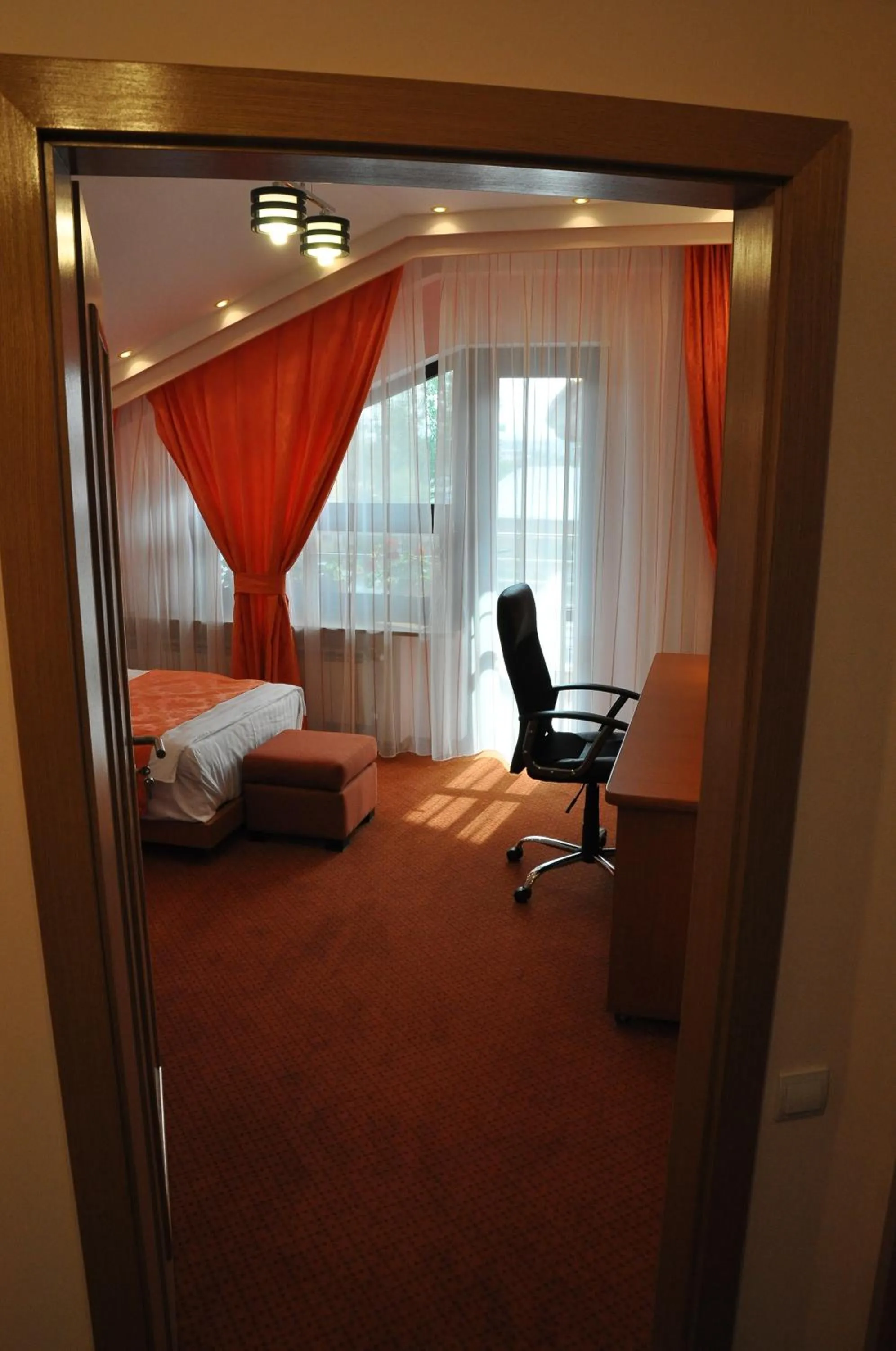 Photo of the whole room, Bed in Pensiunea President