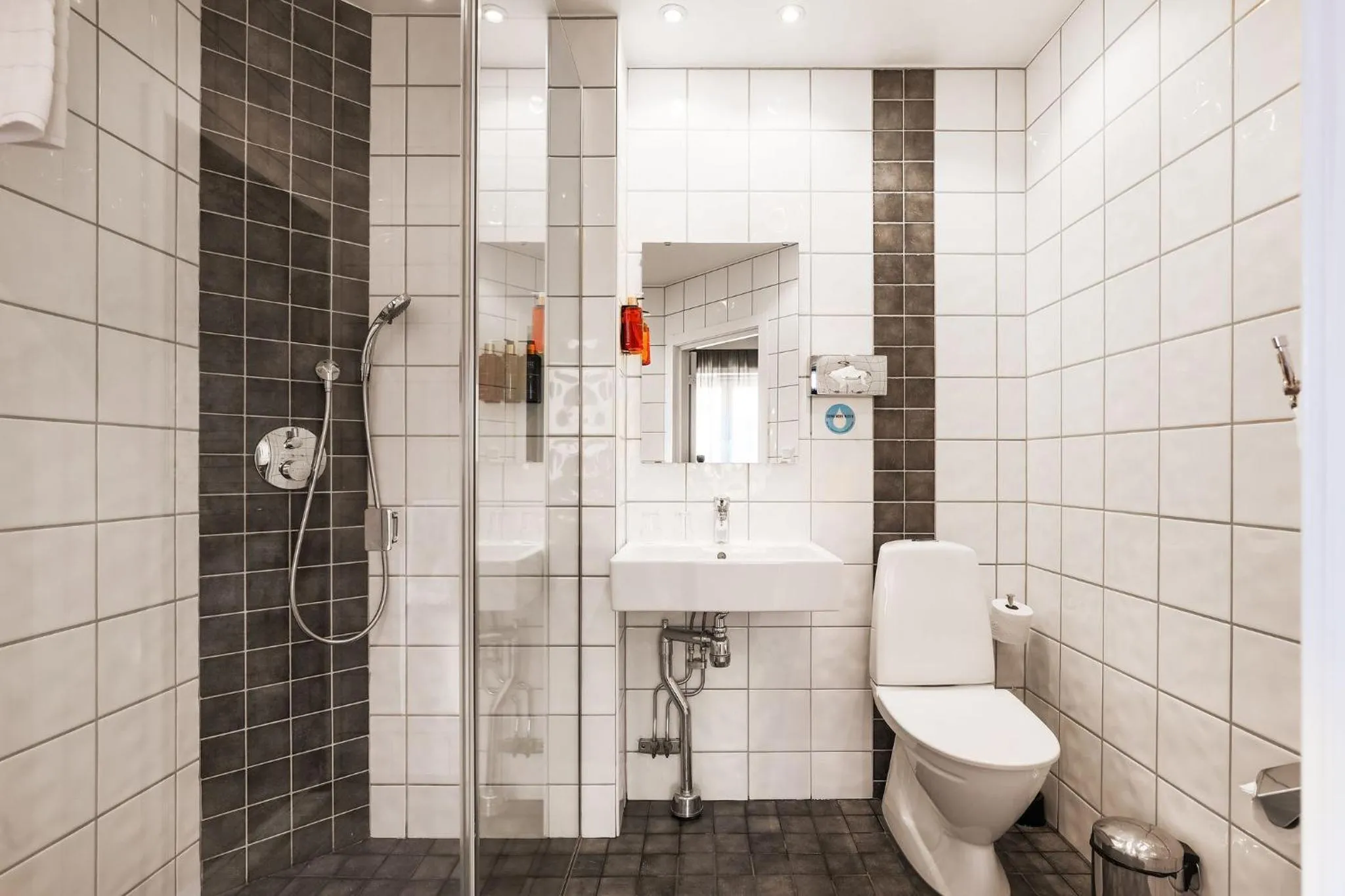 Shower in Comfort Hotel Linköping City