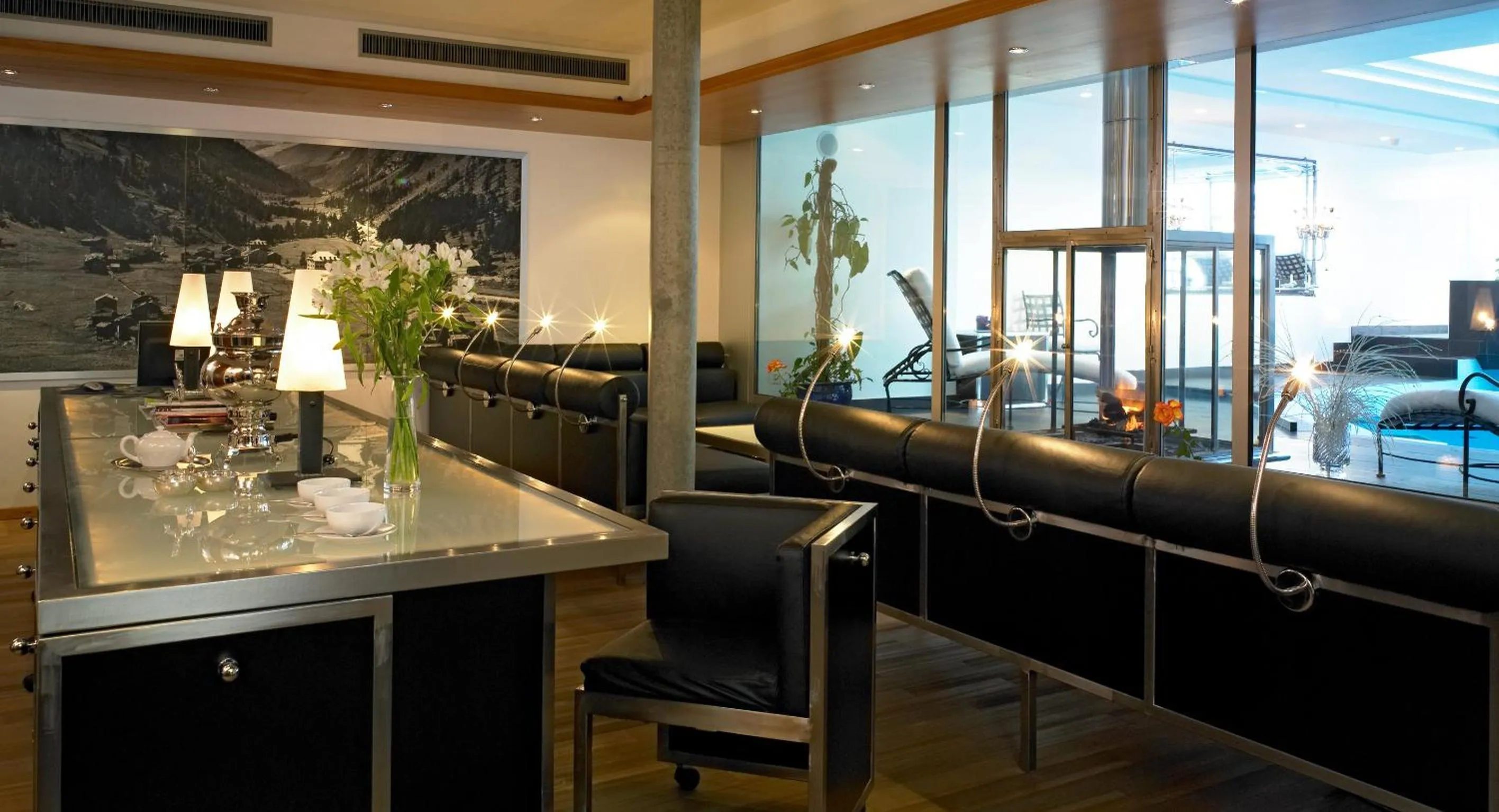 Lounge or bar in Suitenhotel Zurbriggen