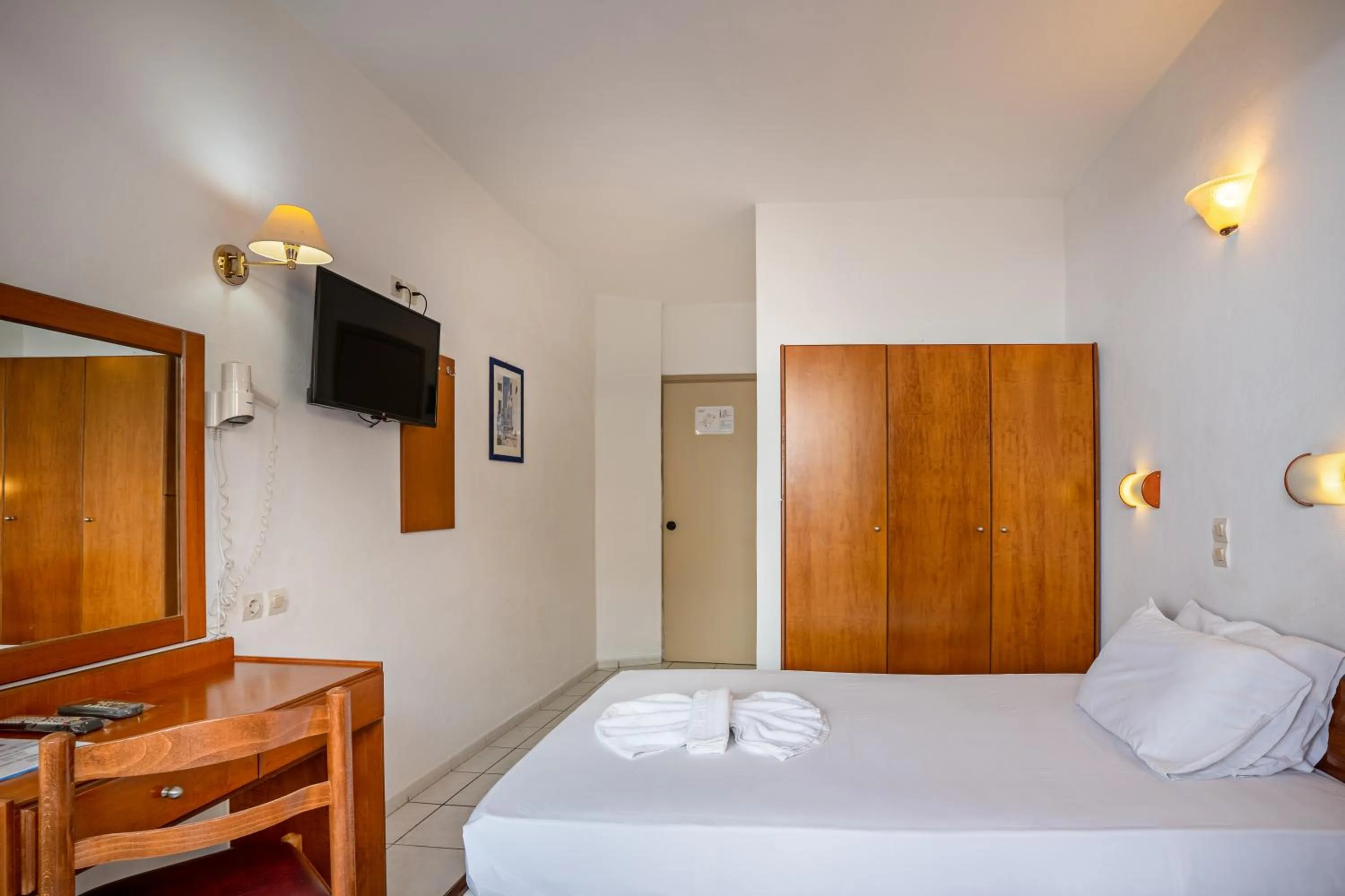 Photo of the whole room, Bed in Hotel Kathrin Beach