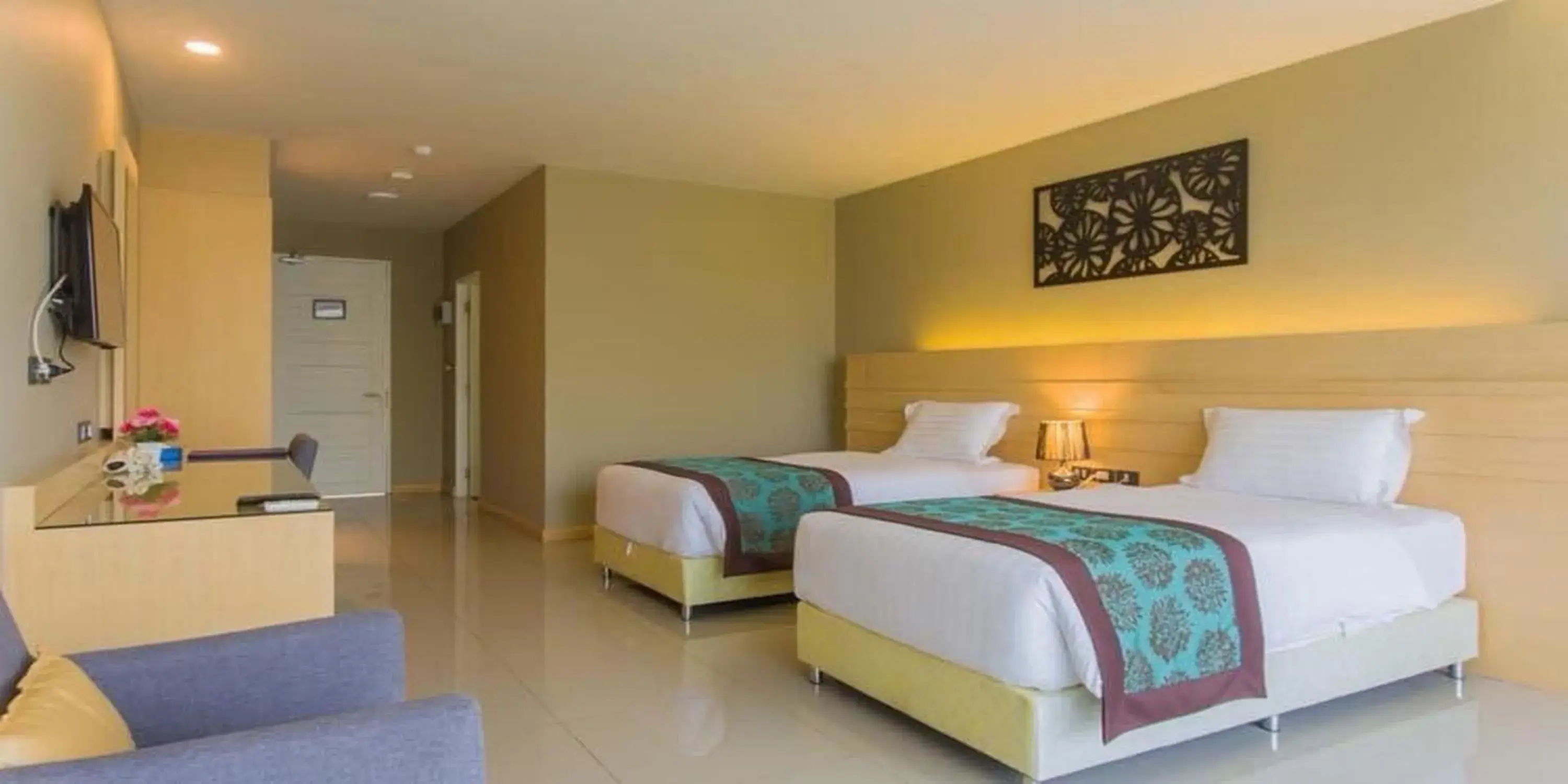 Deluxe Twin Room in The Par Phuket SHA Plus Deluxe Twin Room in The Par Phuket SHA Plus