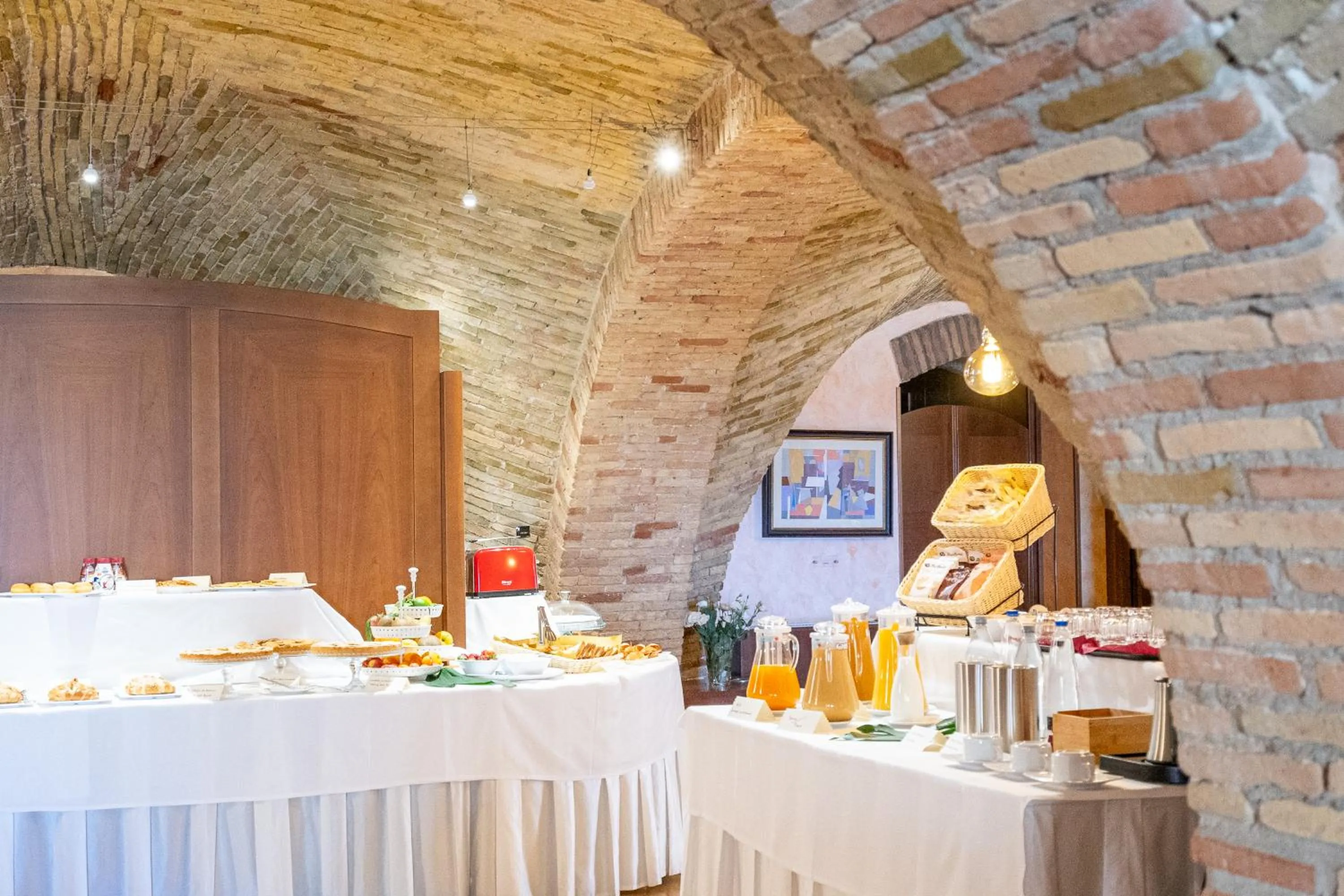 Food and drinks in Art Hotel Santa Lucia