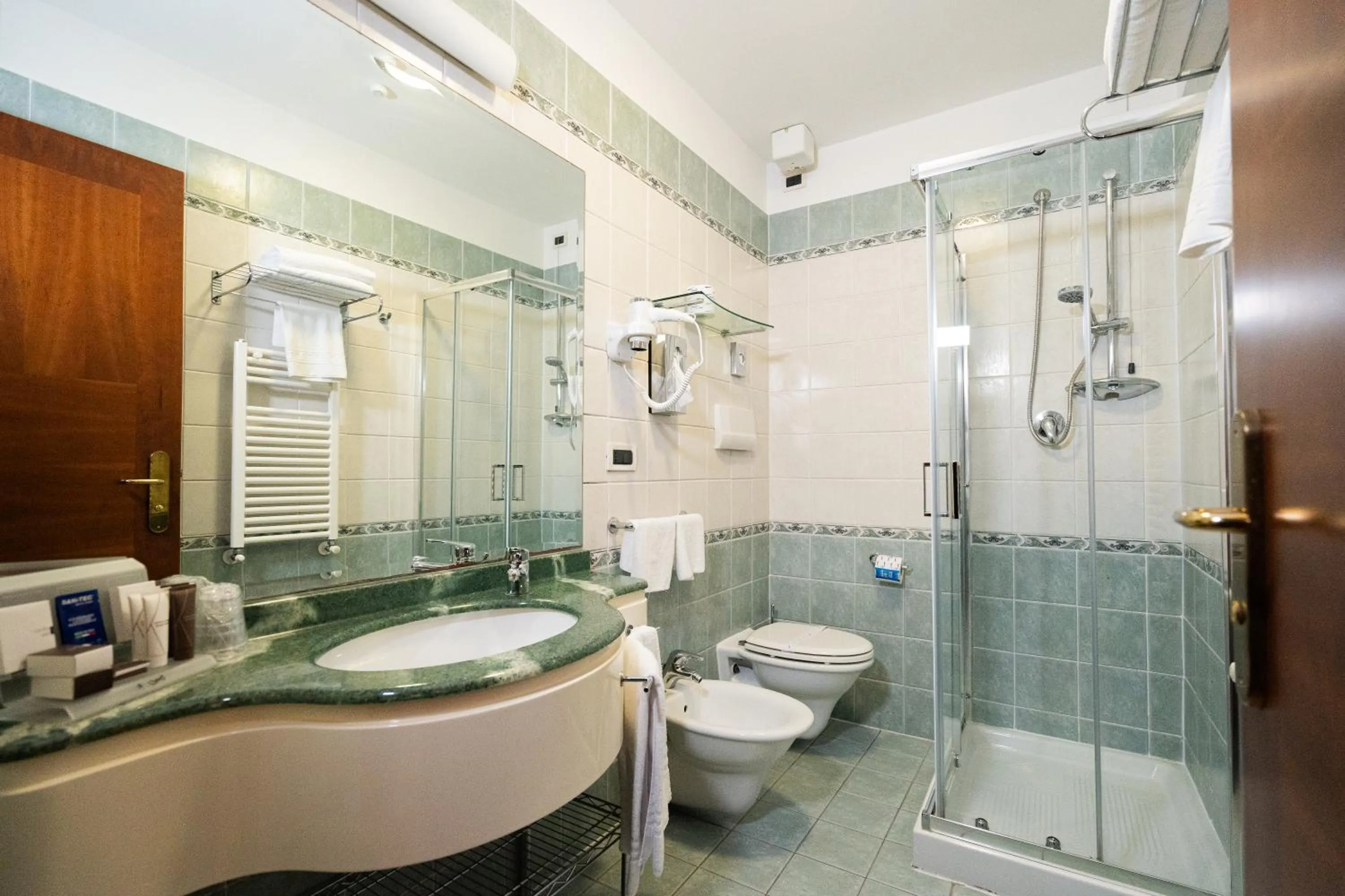 Shower in Art Hotel Santa Lucia