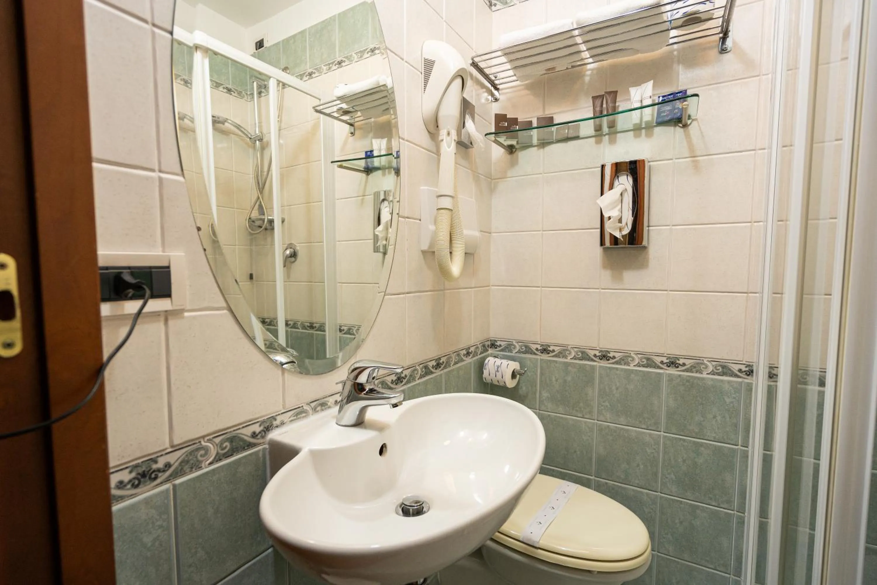 Shower in Art Hotel Santa Lucia