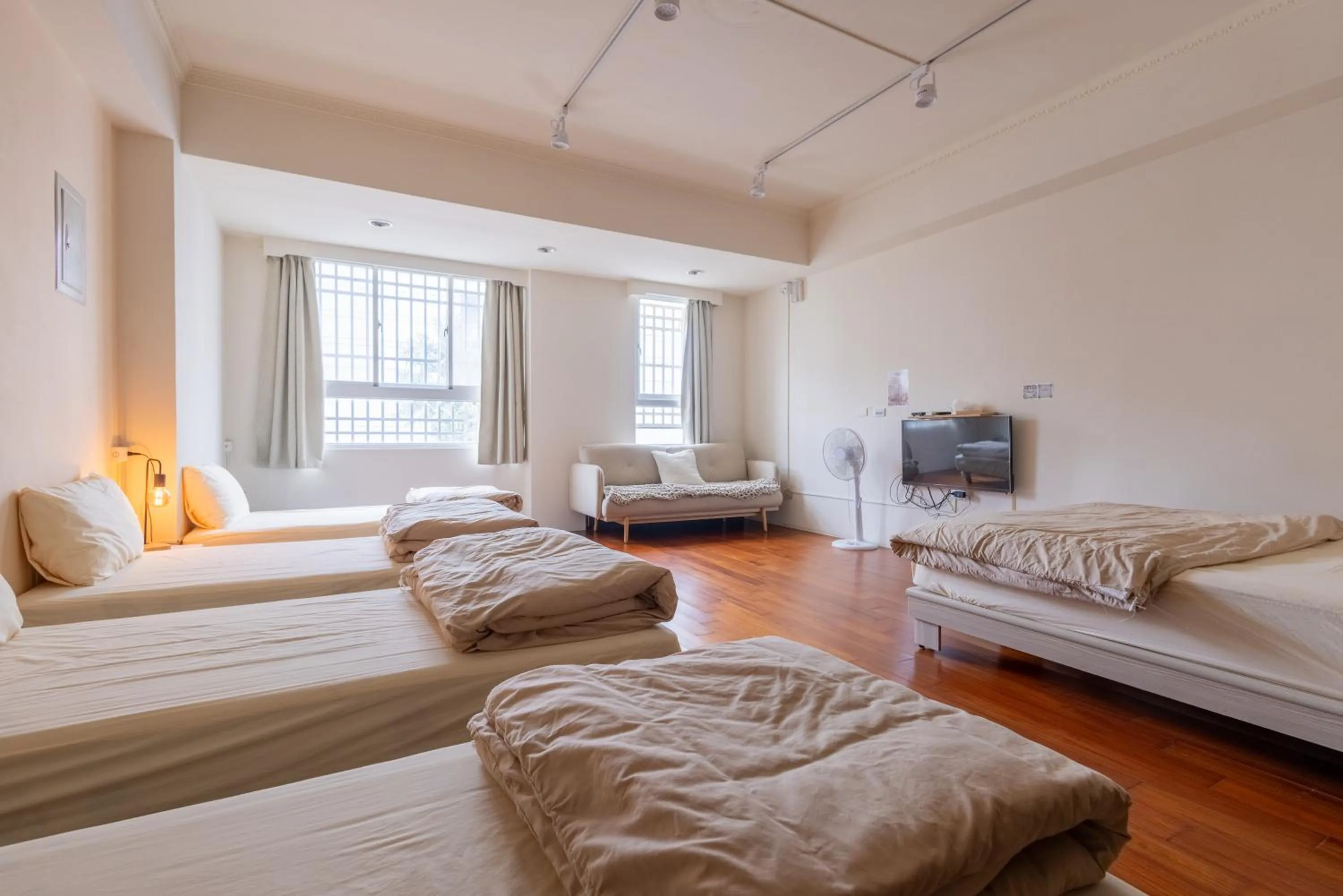 TV and multimedia, Bed in Maybe Homestay