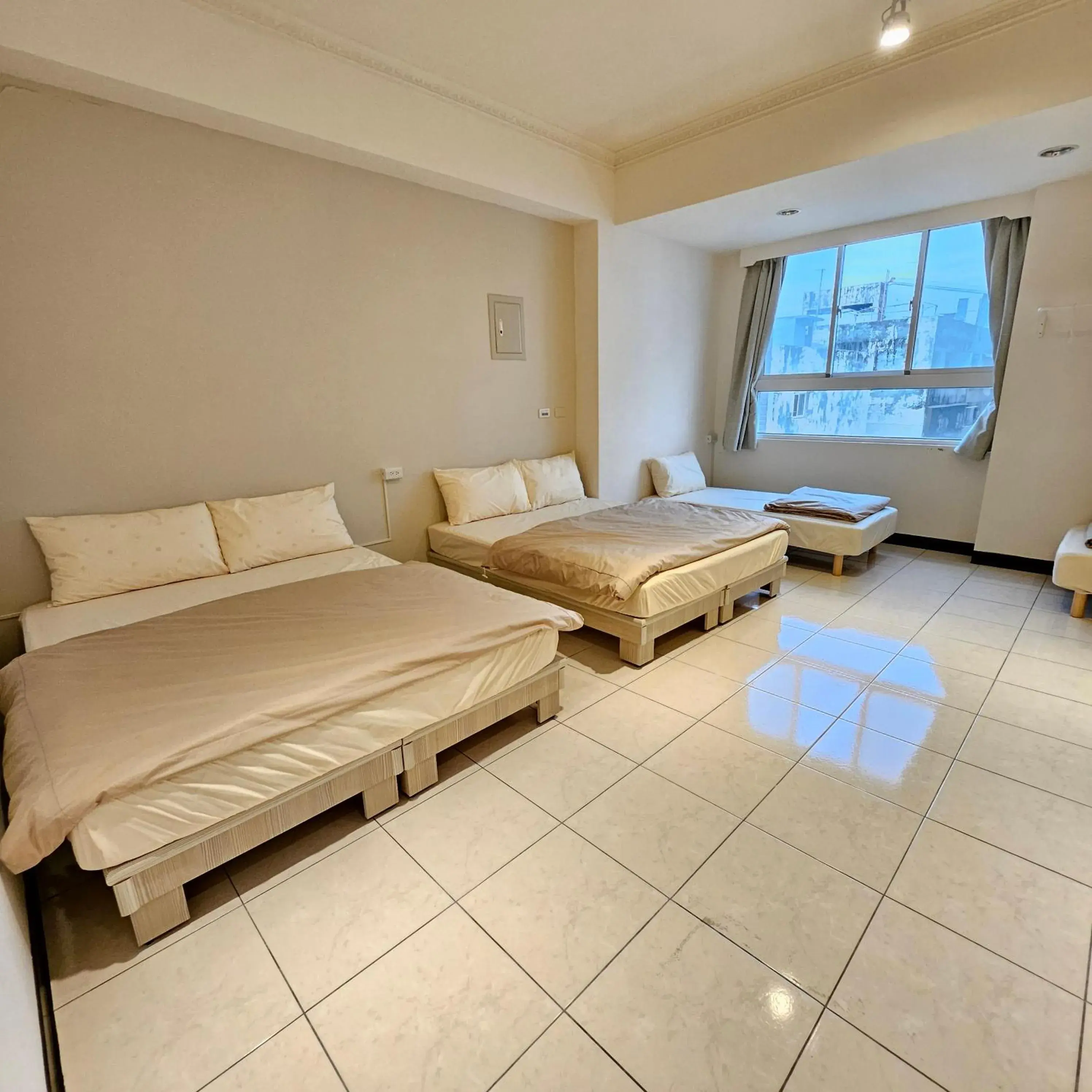 Family Room with Shared Bathroom in Maybe Homestay Family Room with Shared Bathroom in Maybe Homestay