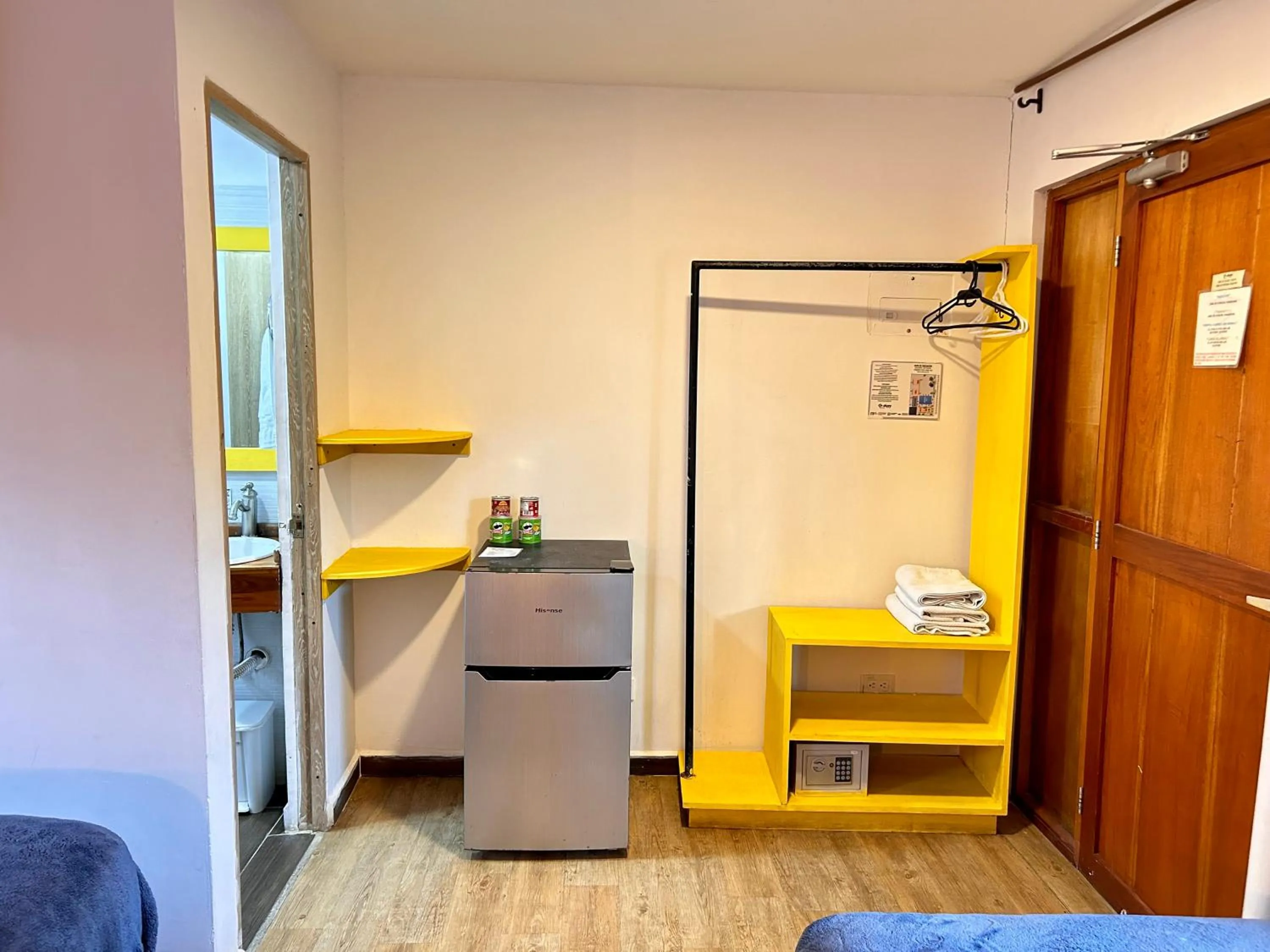 oven in Be Happy Hotel