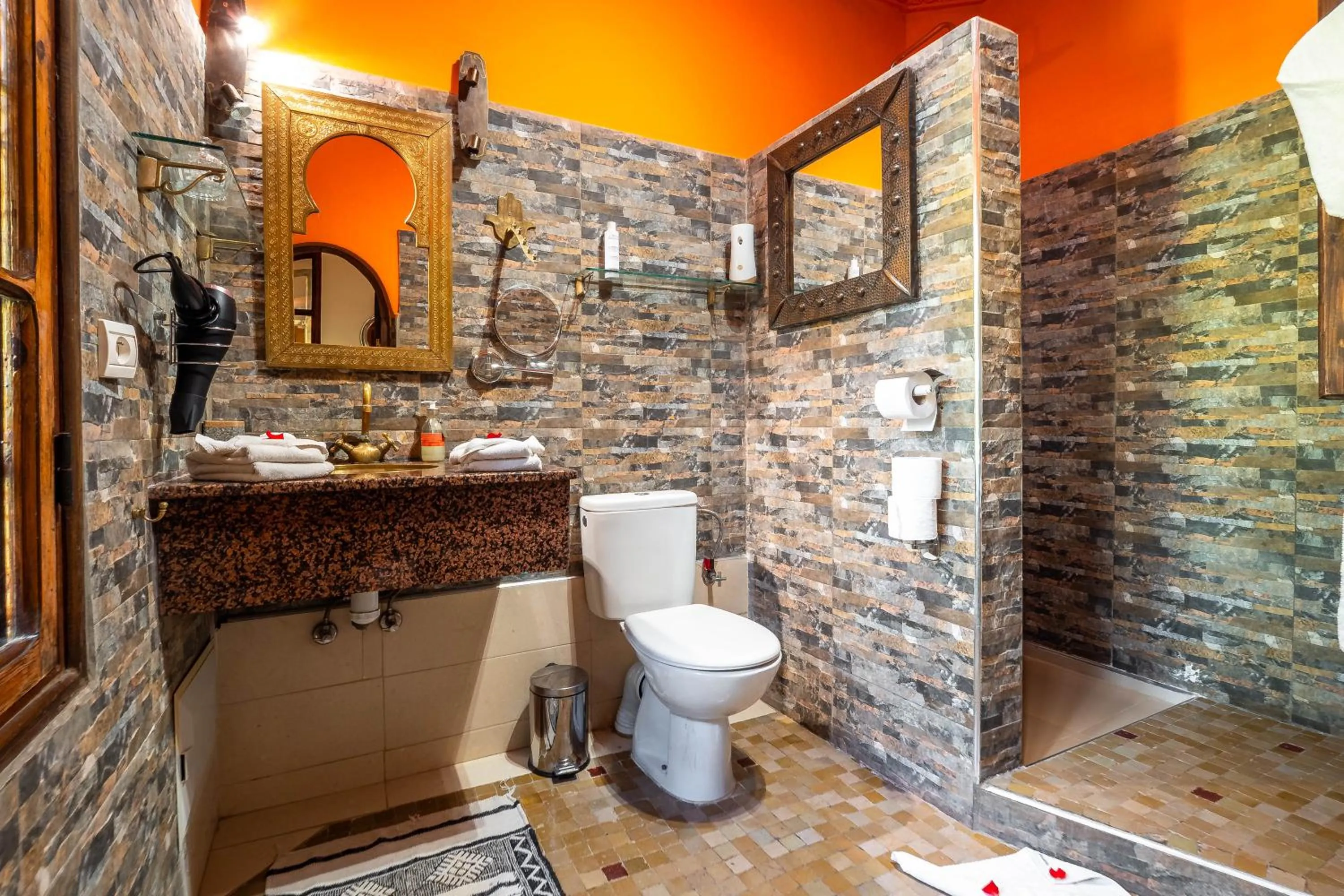 Shower in Dar Khmissa Riad & Spa