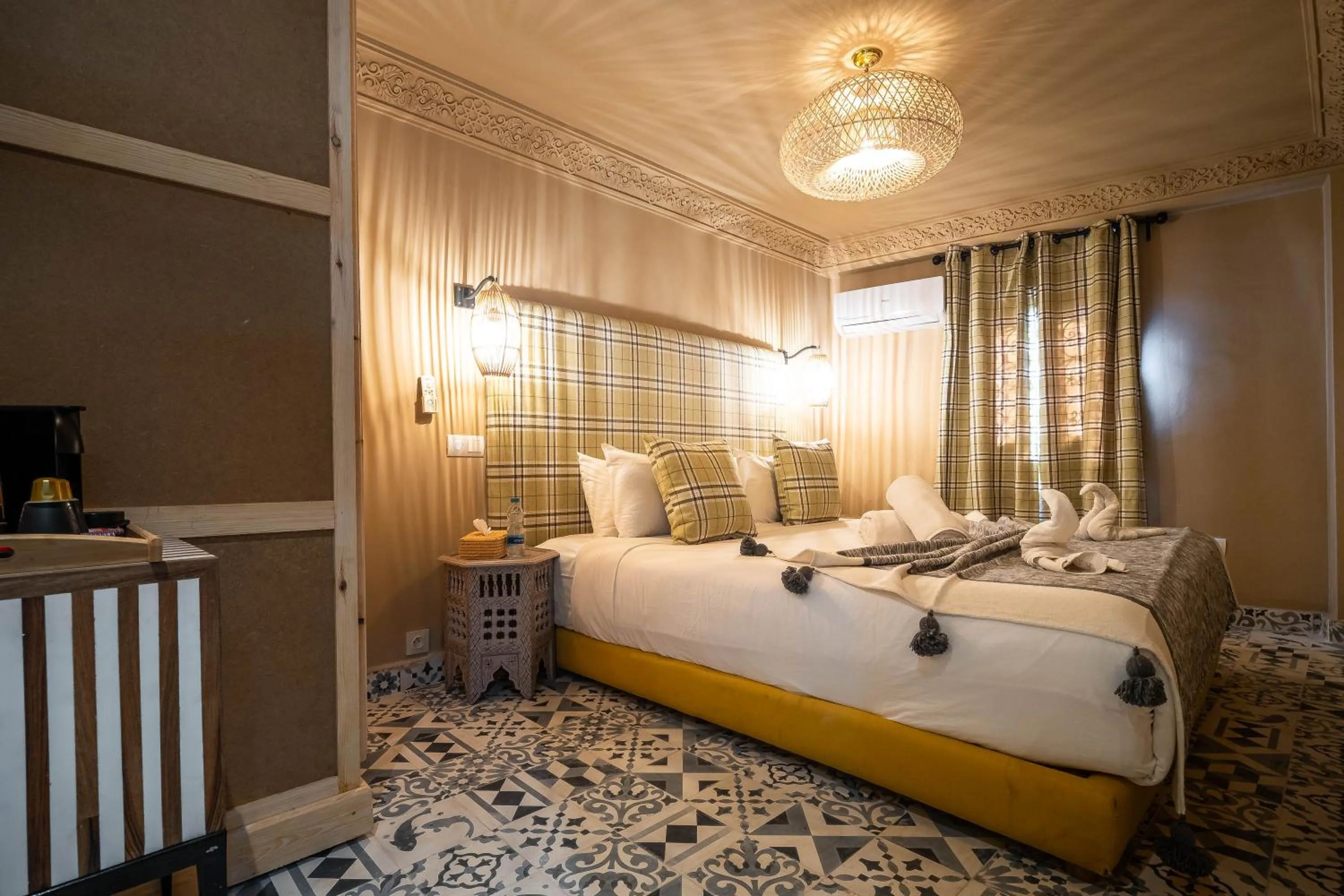 Bed in Dar Khmissa Riad & Spa