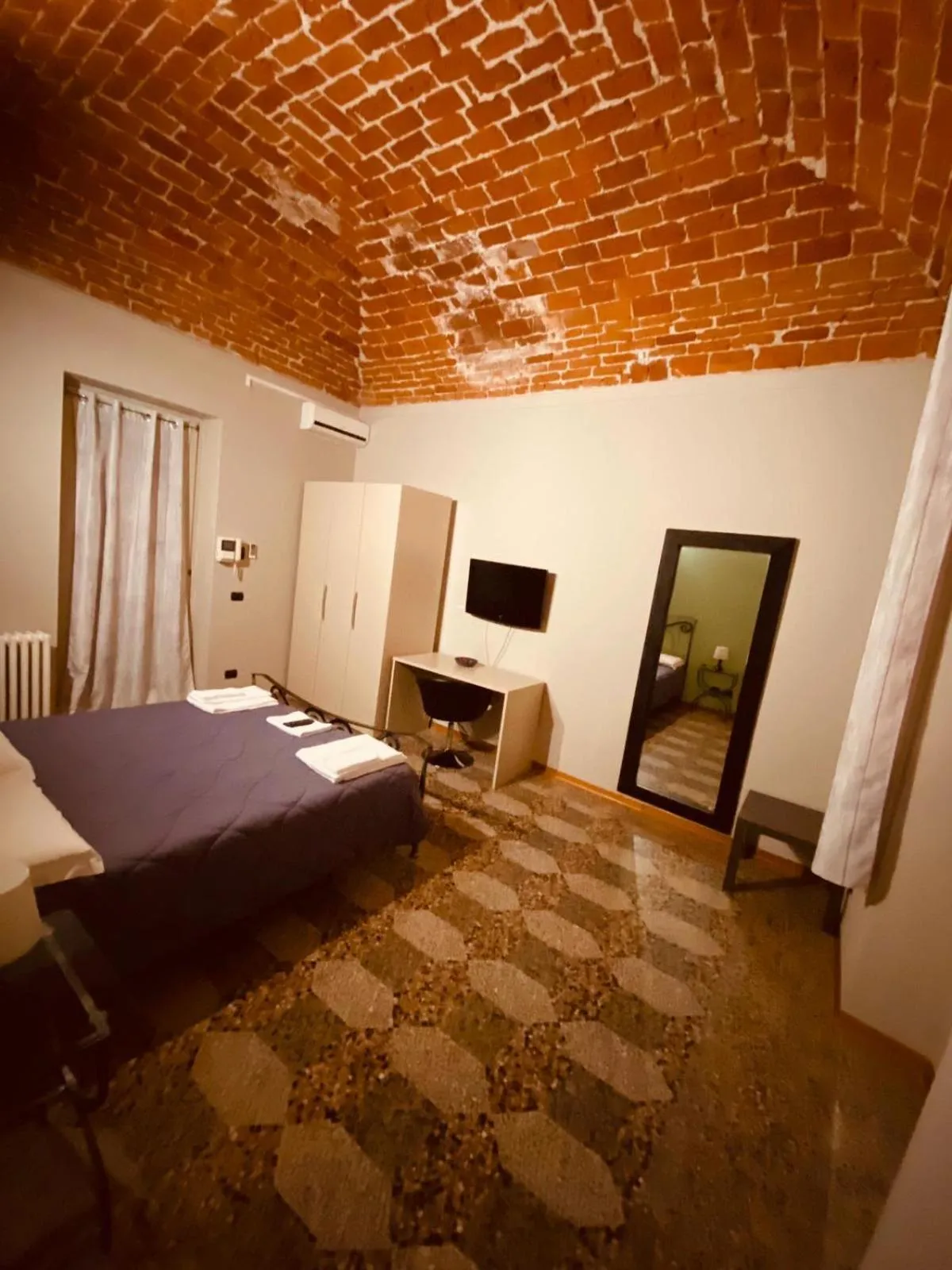 Bed in HH Hermoso Housing VALENZA