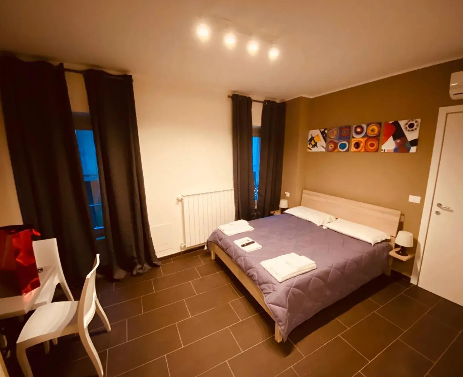 Superior Double Room in HH Hermoso Housing VALENZA Superior Double Room in HH Hermoso Housing VALENZA