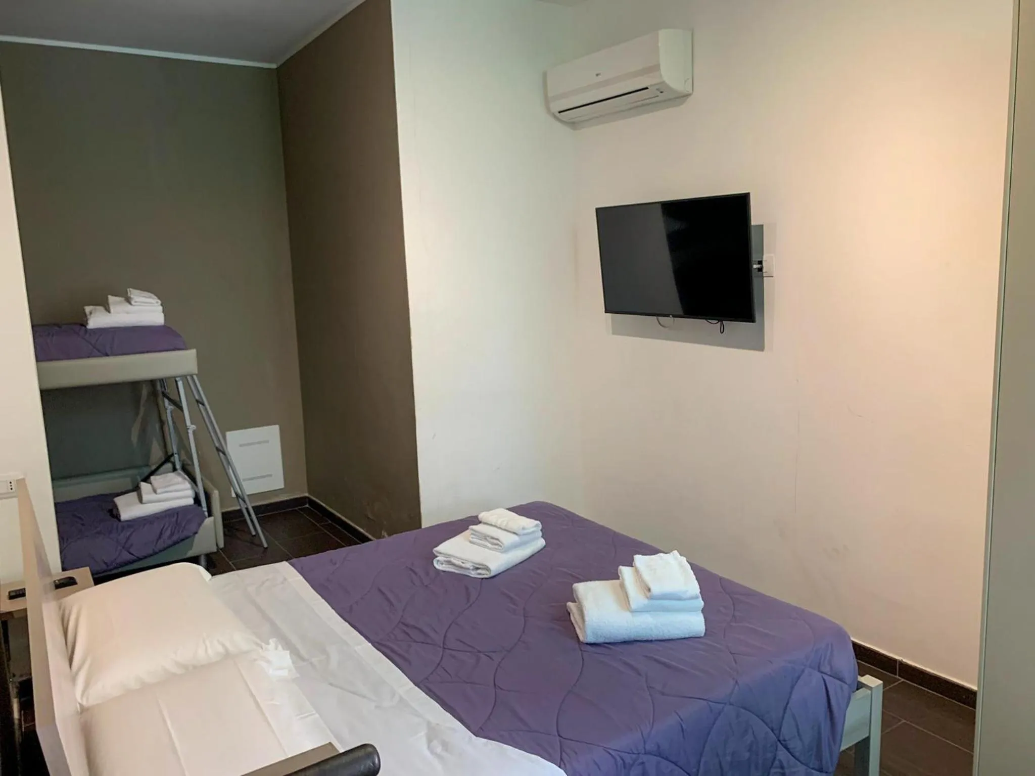 Bed in HH Hermoso Housing VALENZA