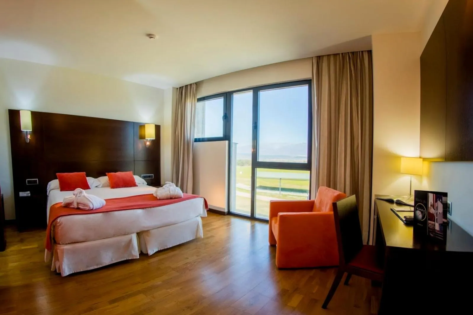 Photo of the whole room, Bed in Hospedium Hotel Valles de Gredos Golf