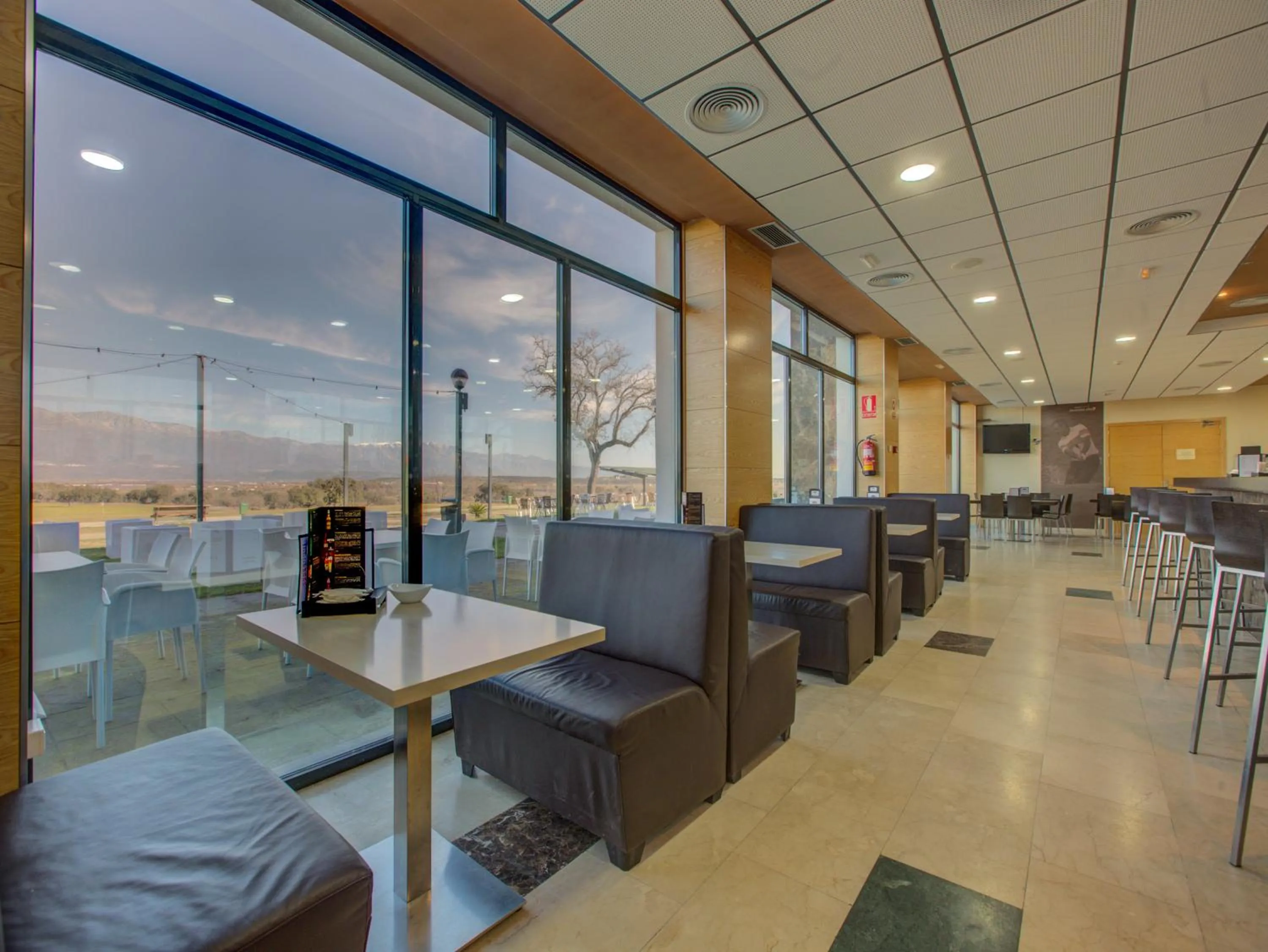 Restaurant/places to eat in Hospedium Hotel Valles de Gredos Golf