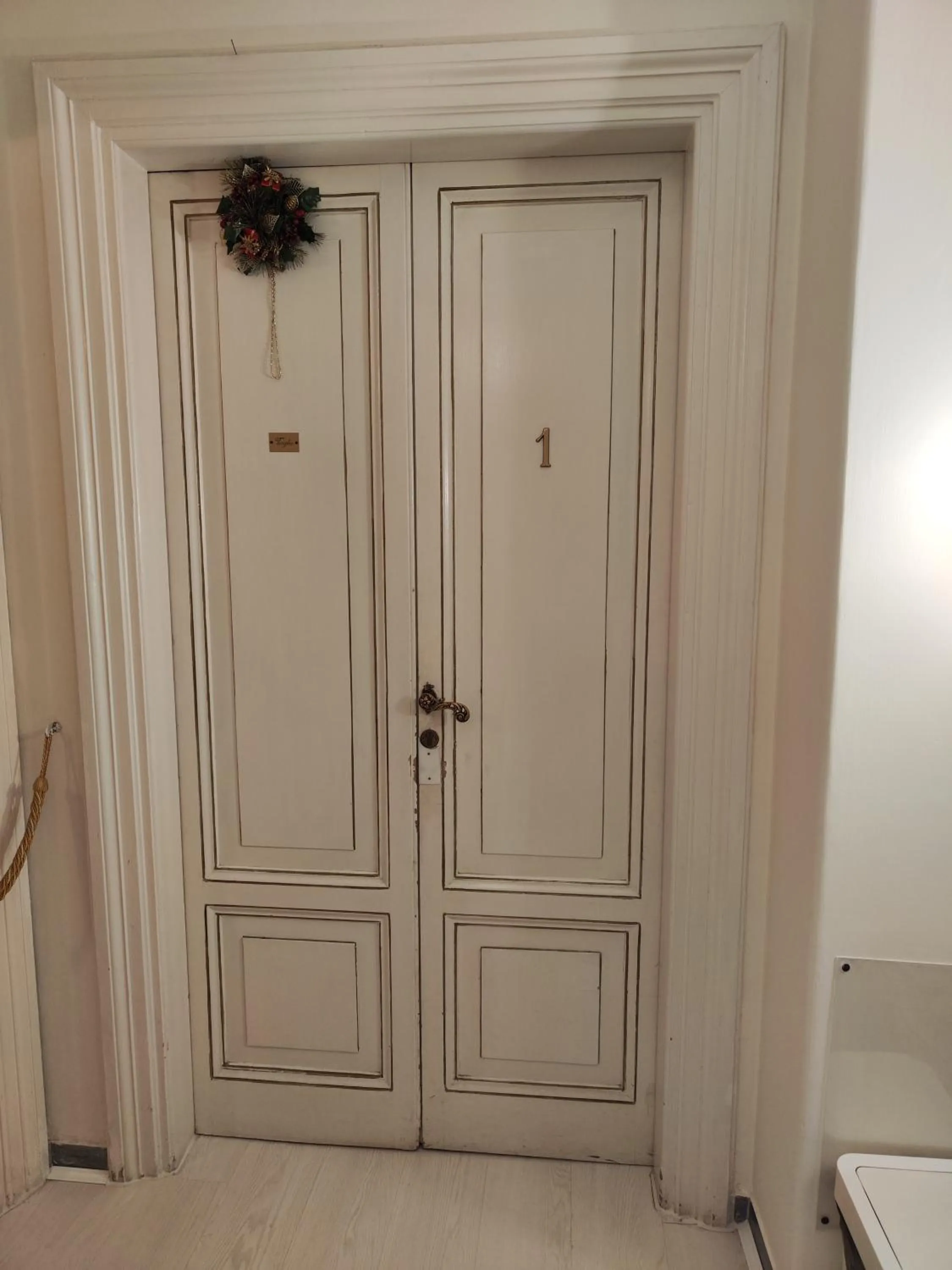 Decorative detail in B&B DolceVirginia