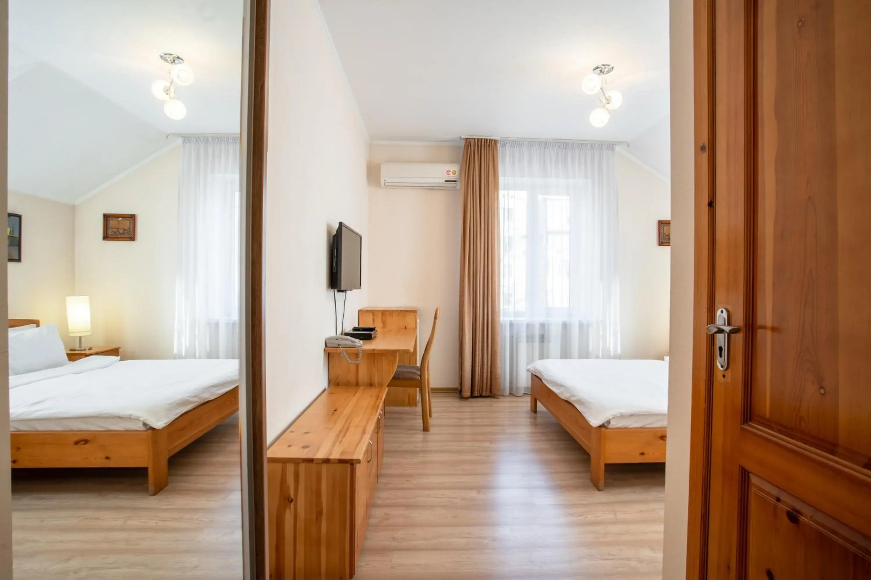 Double Room - single occupancy in Asian Mountains Double Room - single occupancy in Asian Mountains