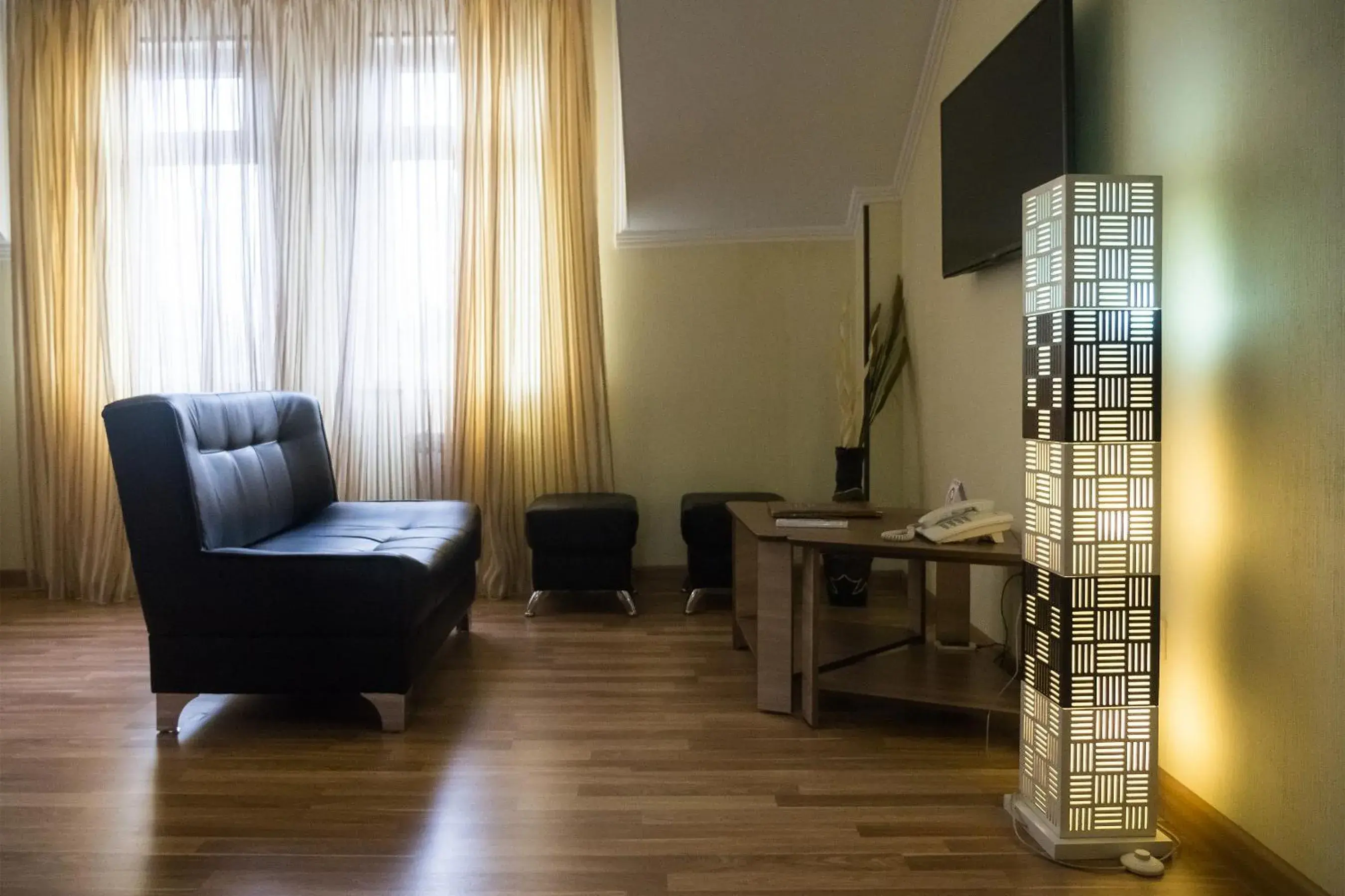 Family Room with Shared Bathroom in Asian Mountains Family Room with Shared Bathroom in Asian Mountains