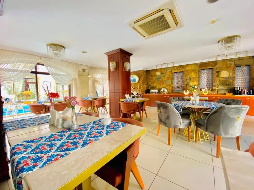 Restaurant/places to eat in Saint John Hotel