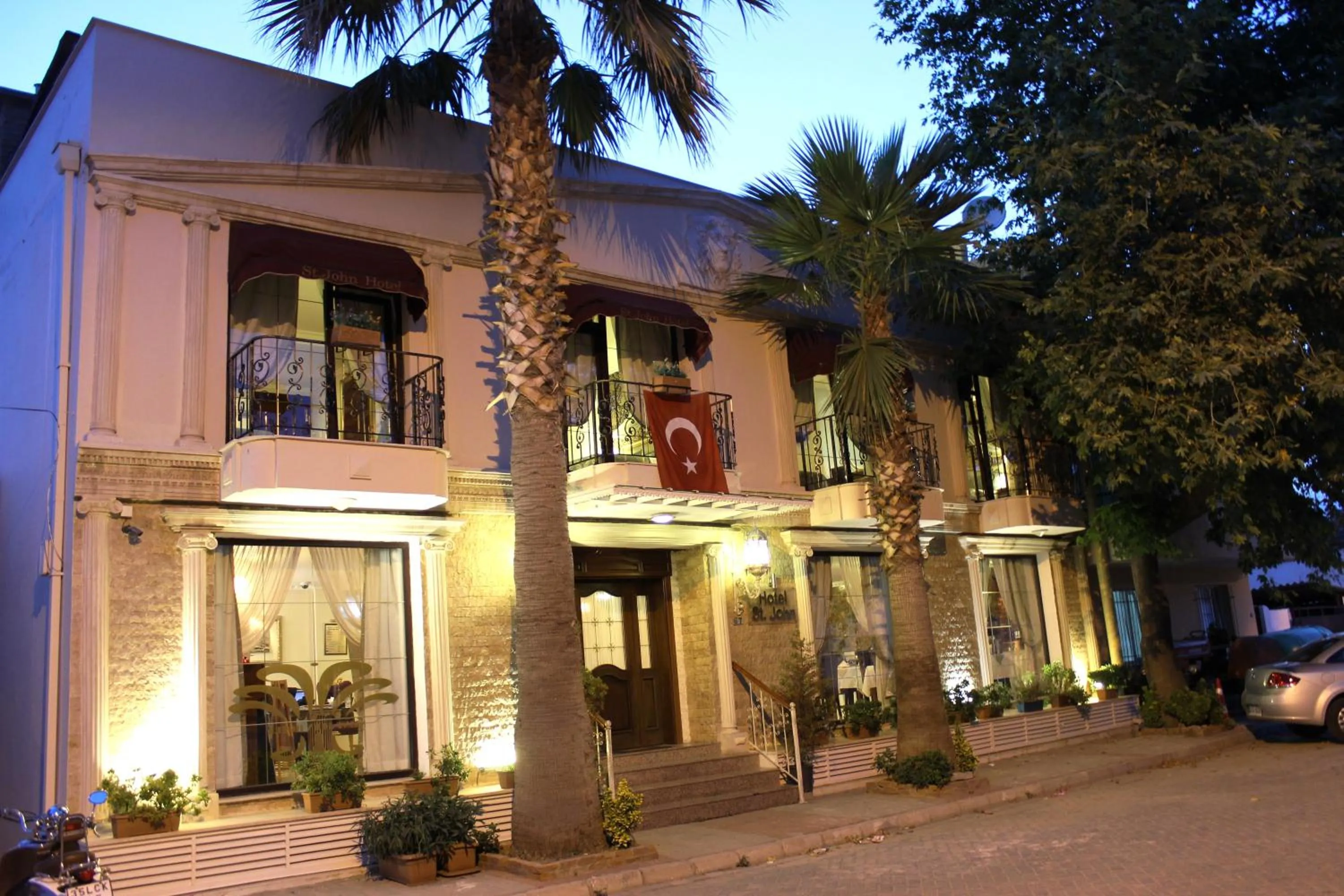 Facade/entrance in Saint John Hotel