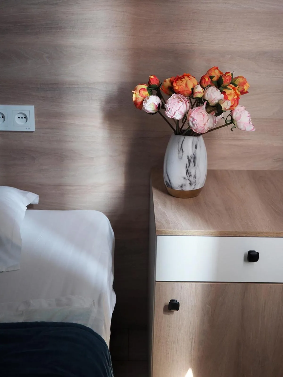 Breakfast, Bed in Asia Hotel