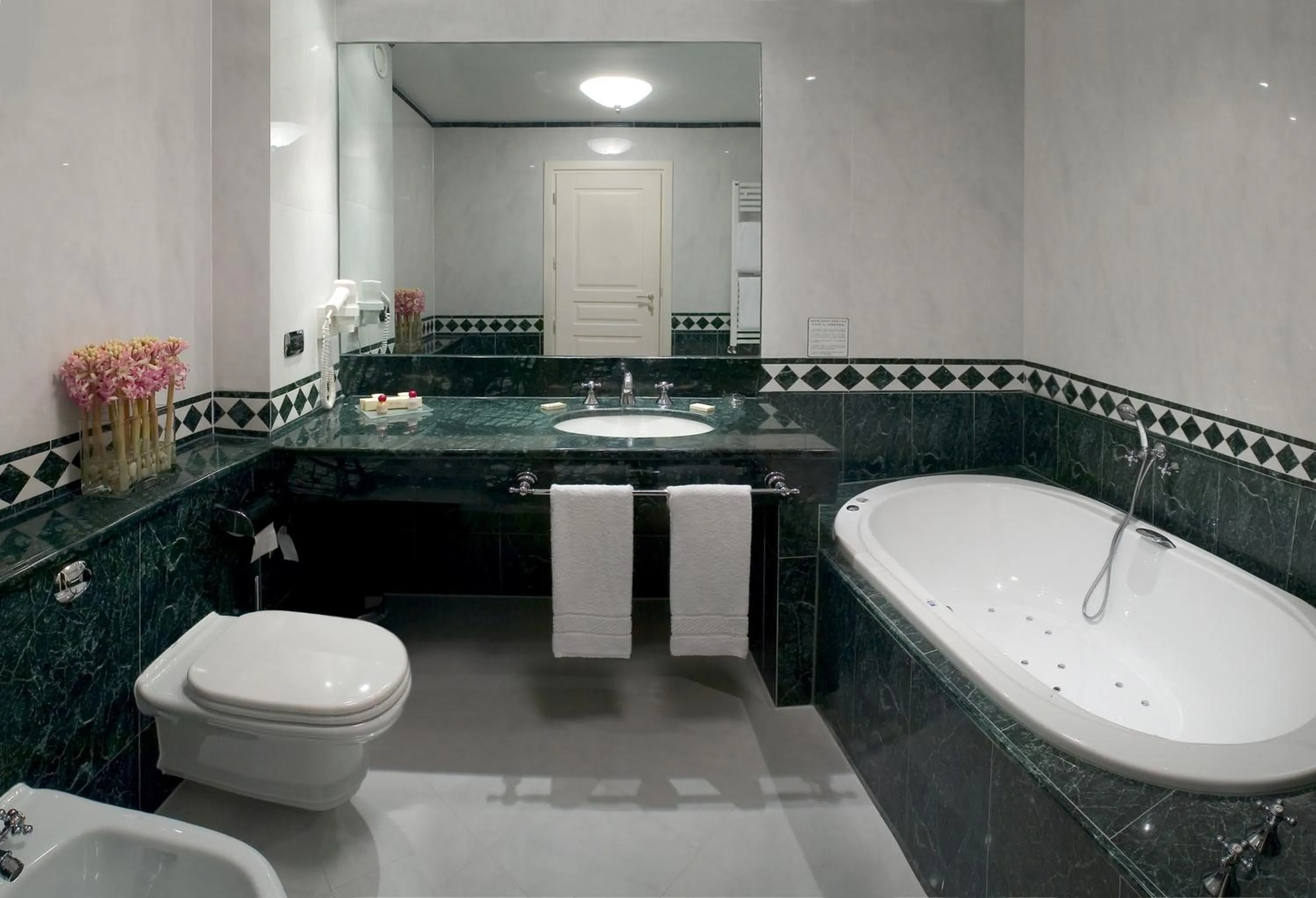 Toilet in Hotel Maxim