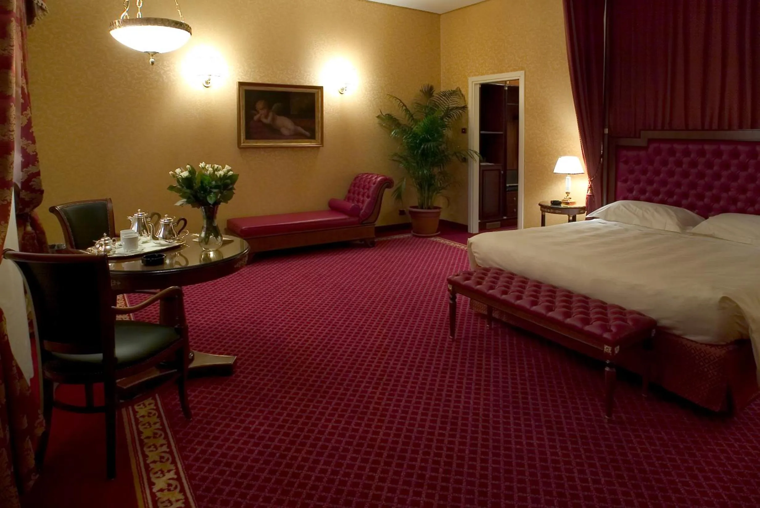 Photo of the whole room, Bed in Hotel Maxim