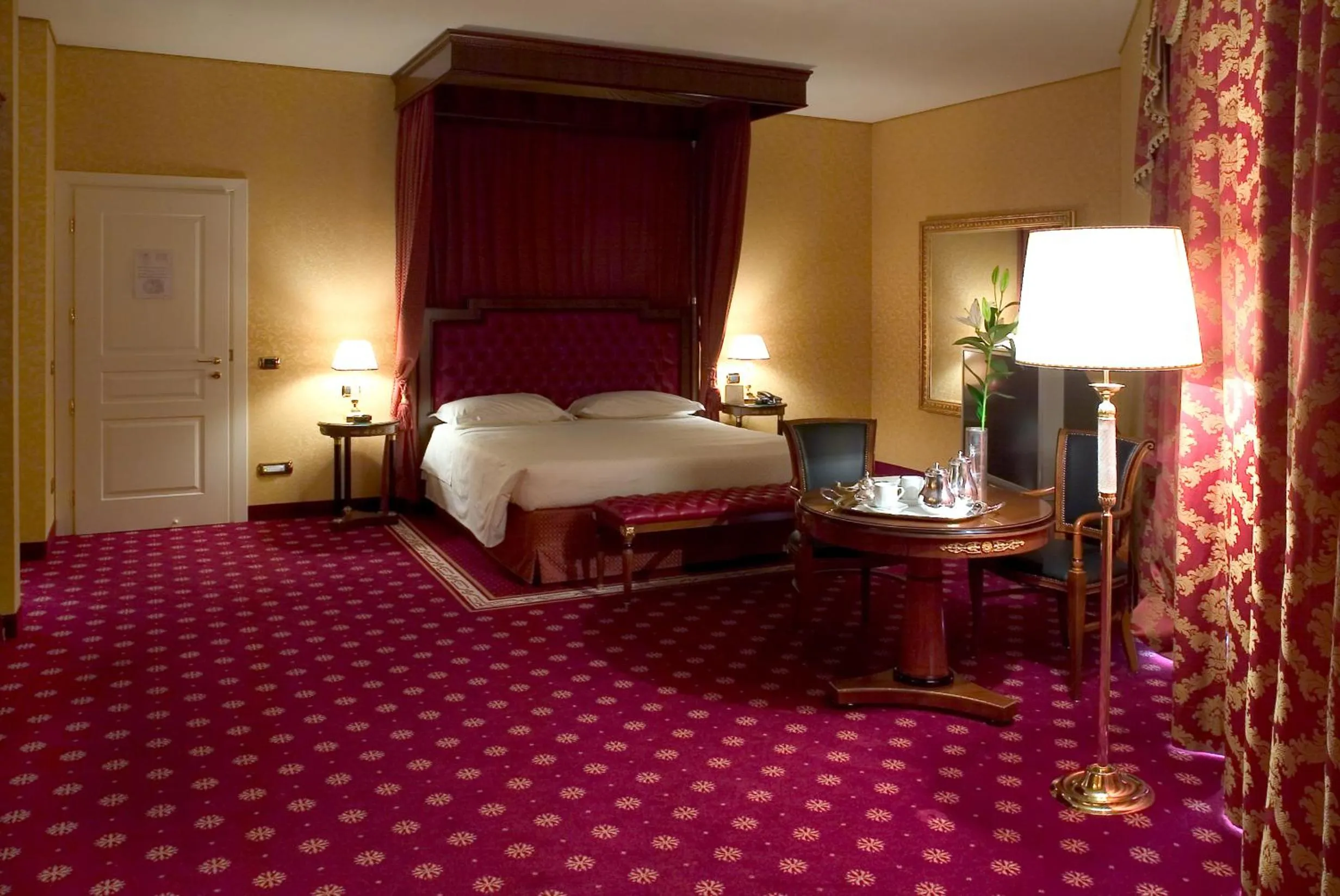 Photo of the whole room, Bed in Hotel Maxim