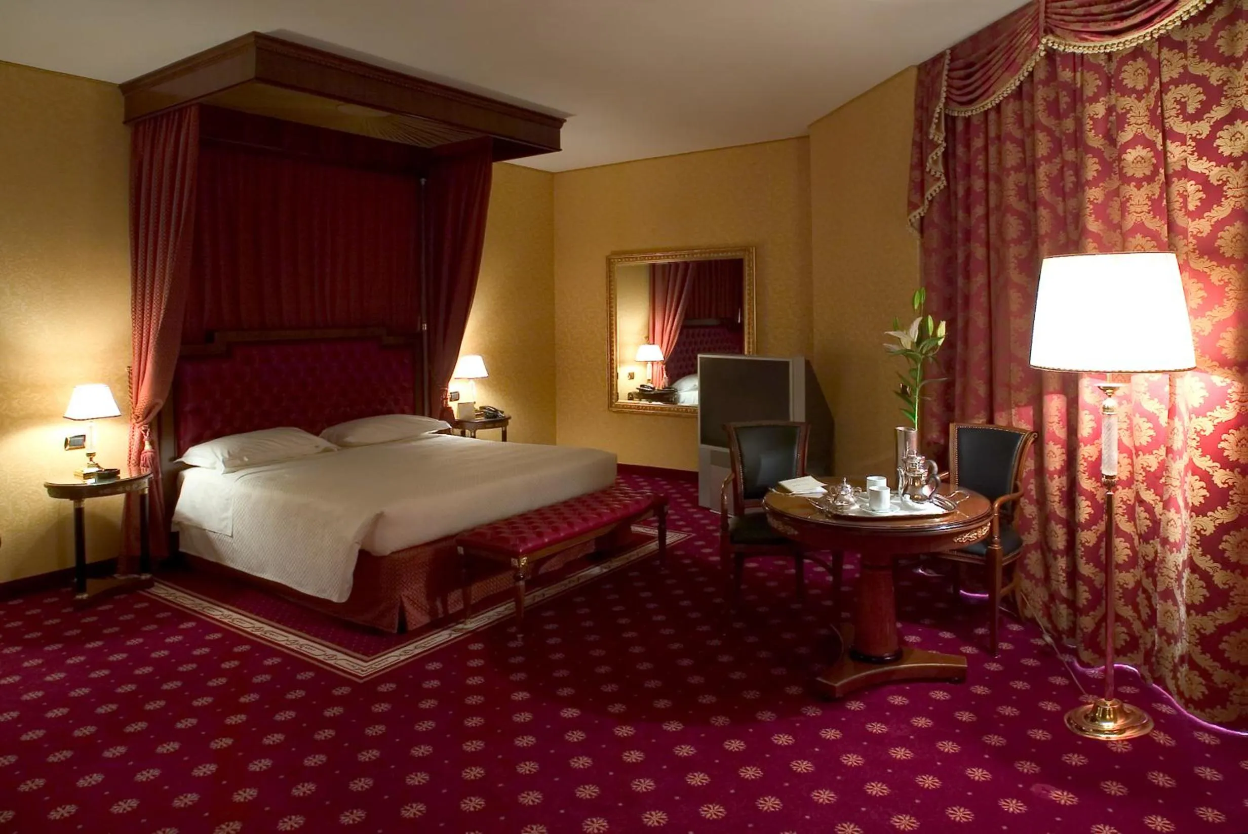 Photo of the whole room, Bed in Hotel Maxim