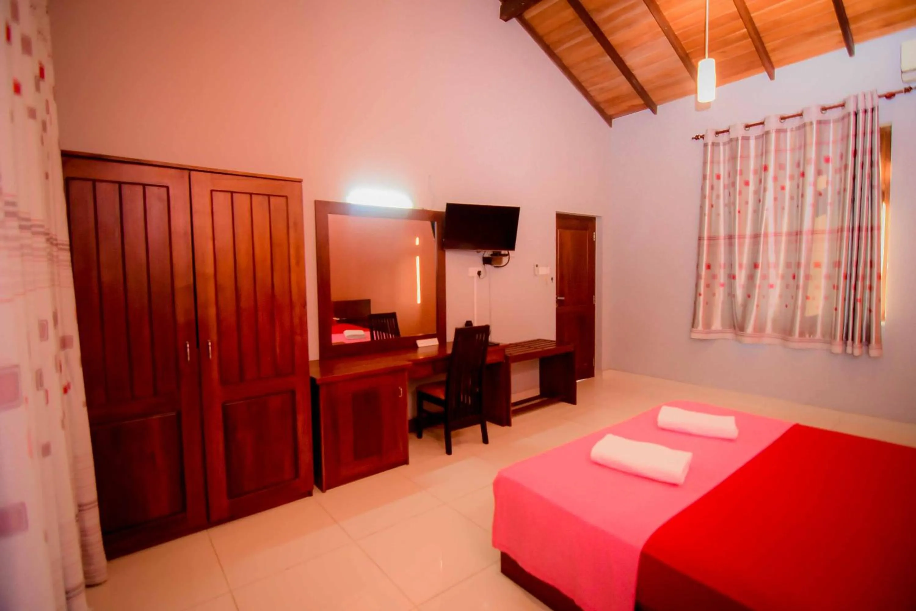 Bed in Airport Villa