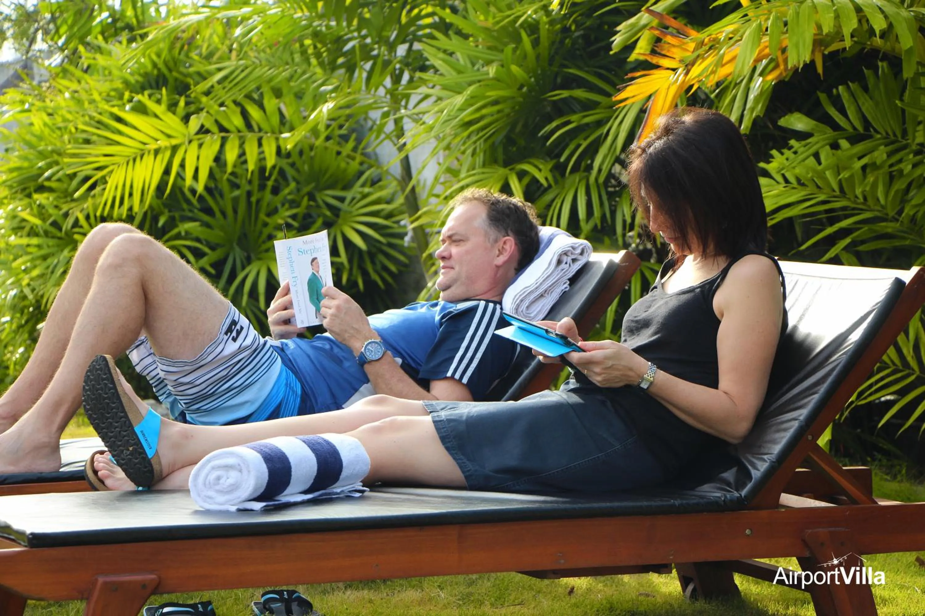 Swimming pool in Airport Villa
