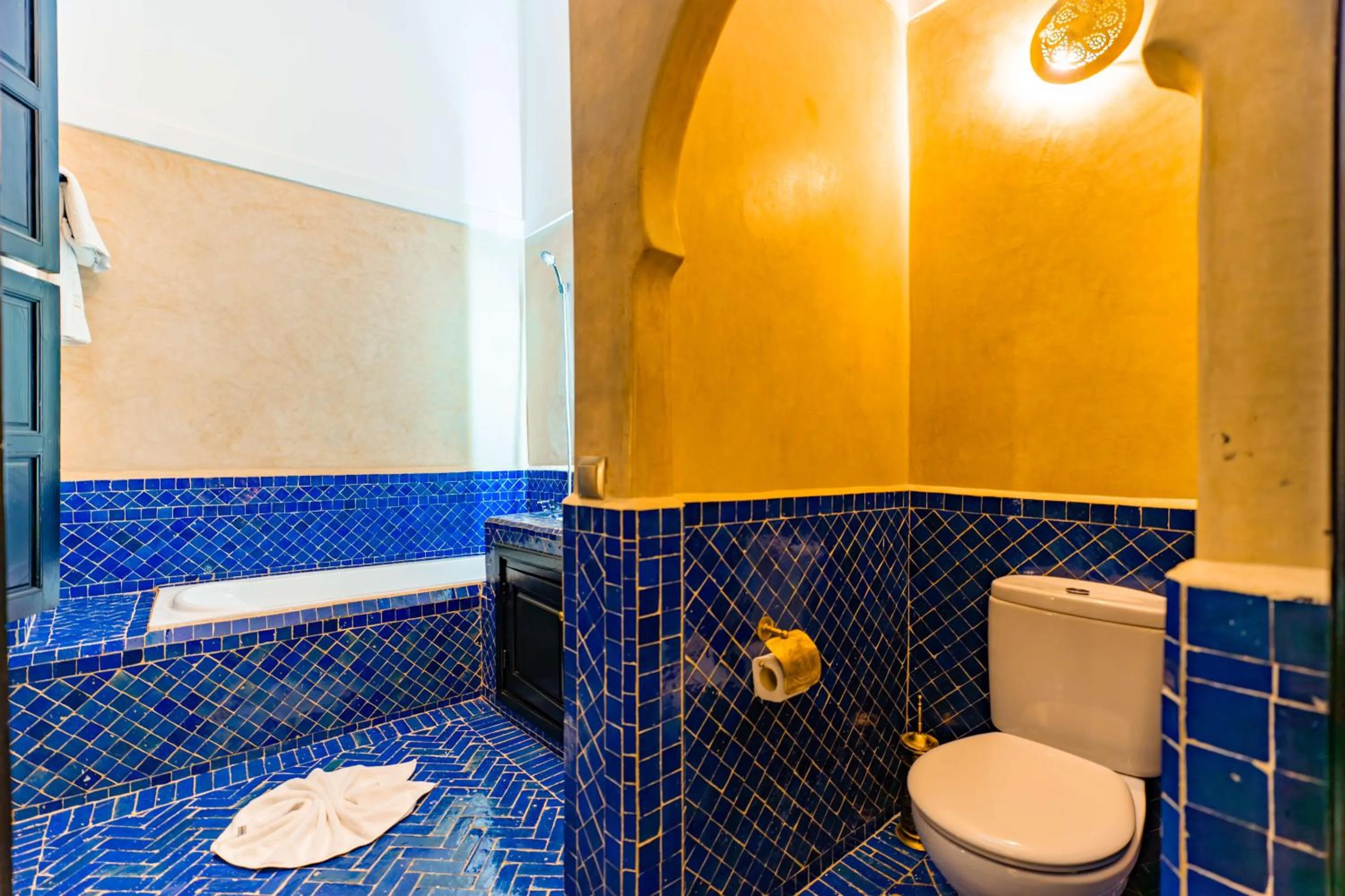 Bathroom in Riad Dar Dialkoum