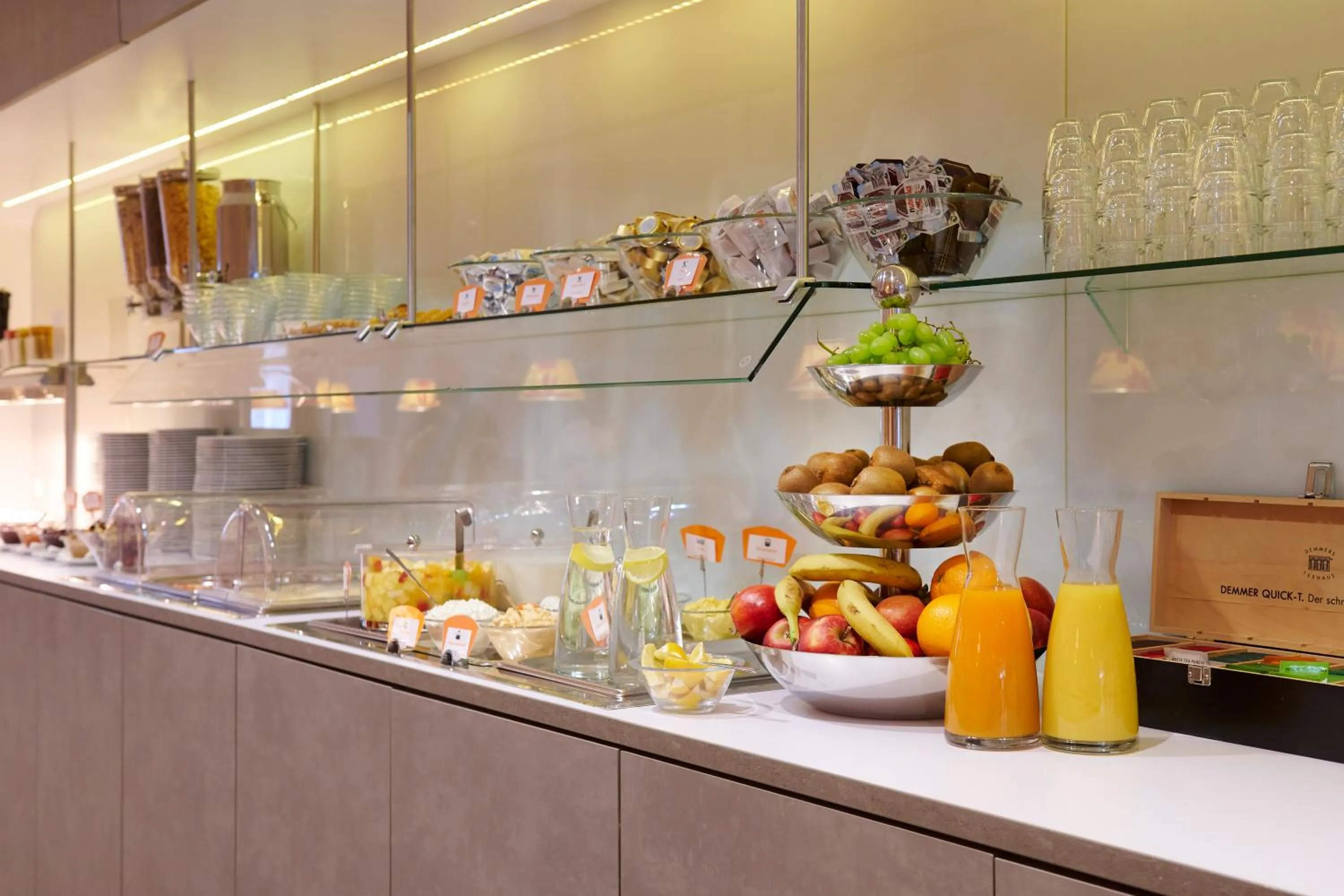 Breakfast in Simm's Hotel - cityhotel next to Metro U3