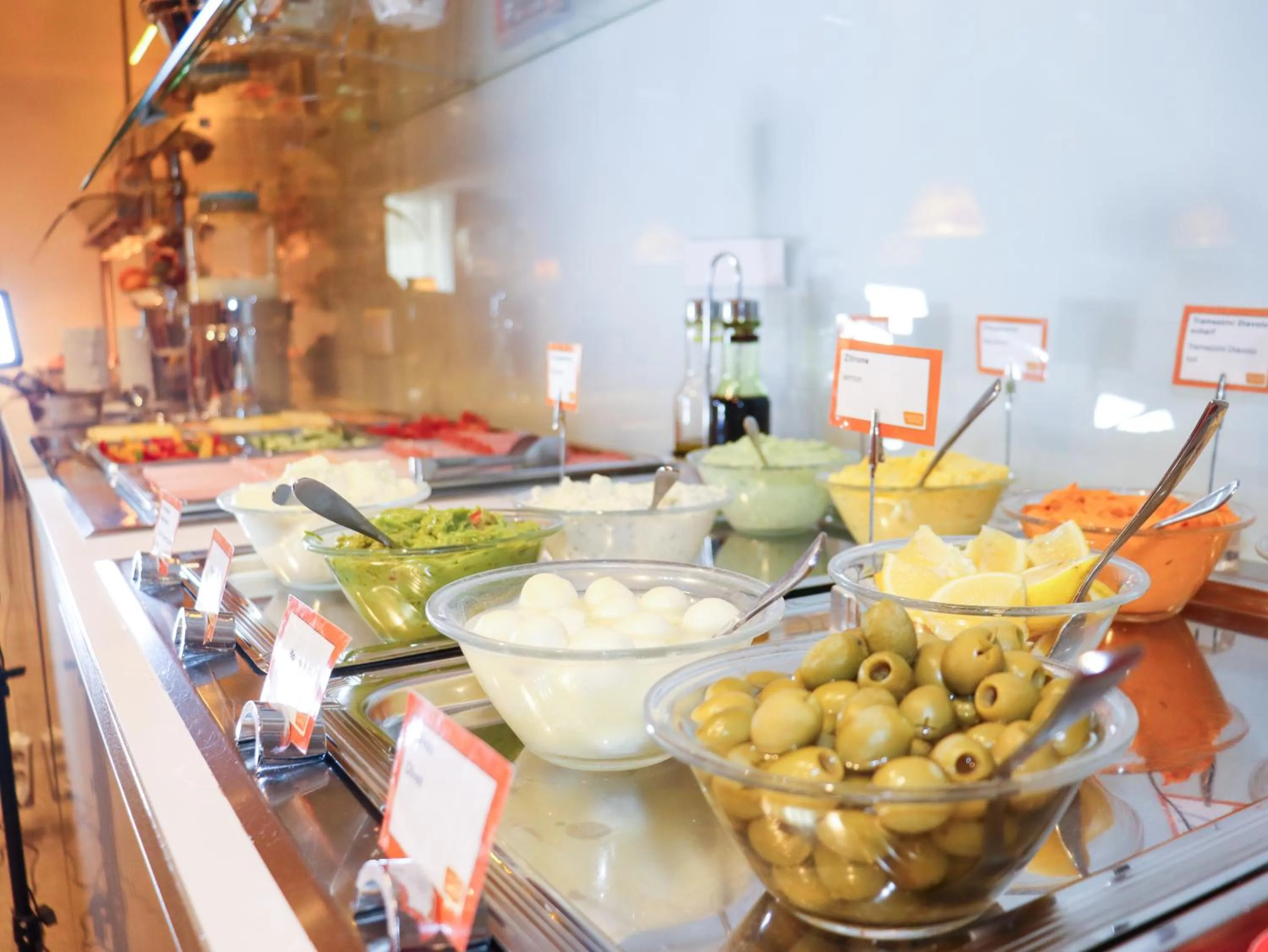 Breakfast in Simm's Hotel - cityhotel next to Metro U3