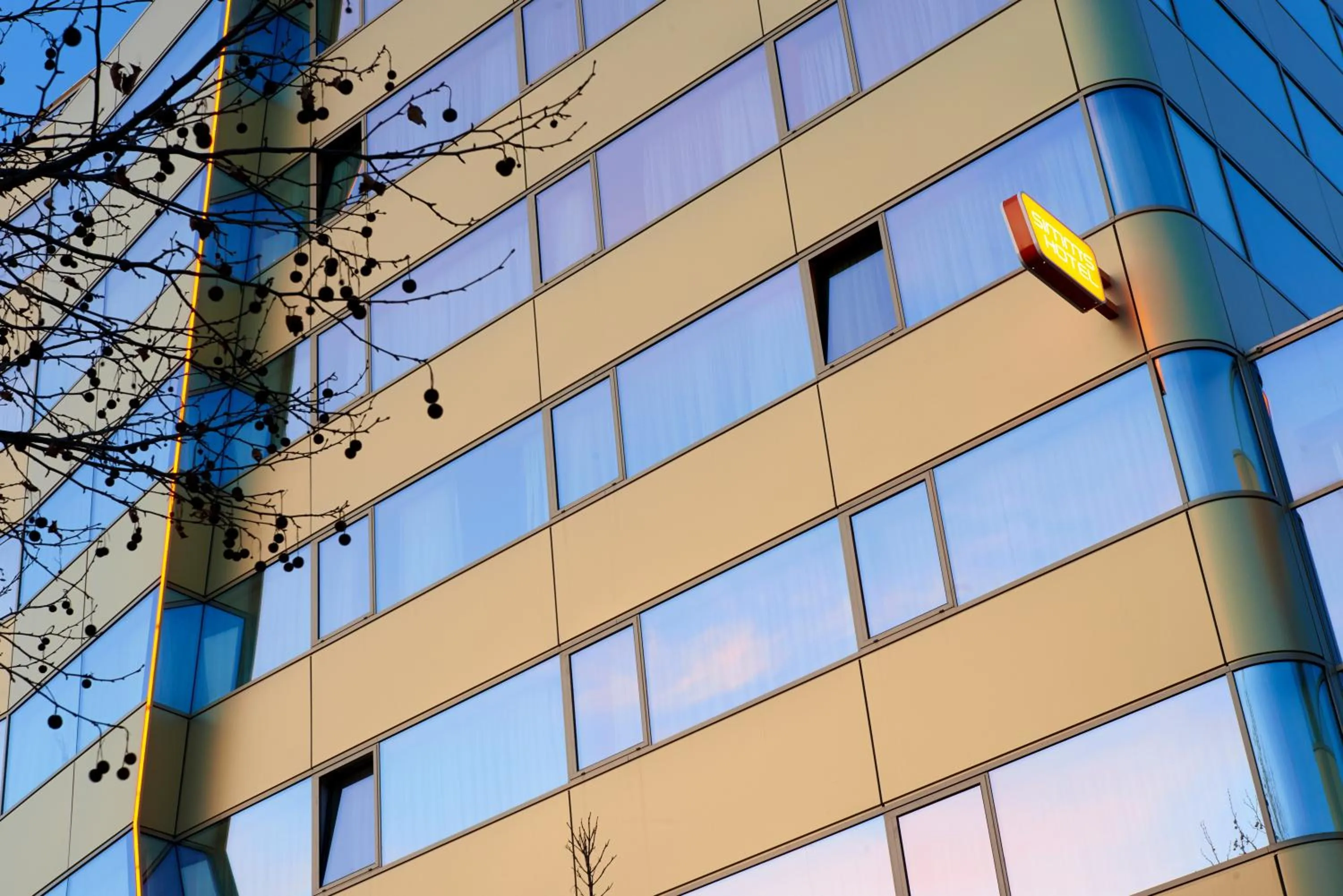 Property building in Simm's Hotel - cityhotel next to Metro U3