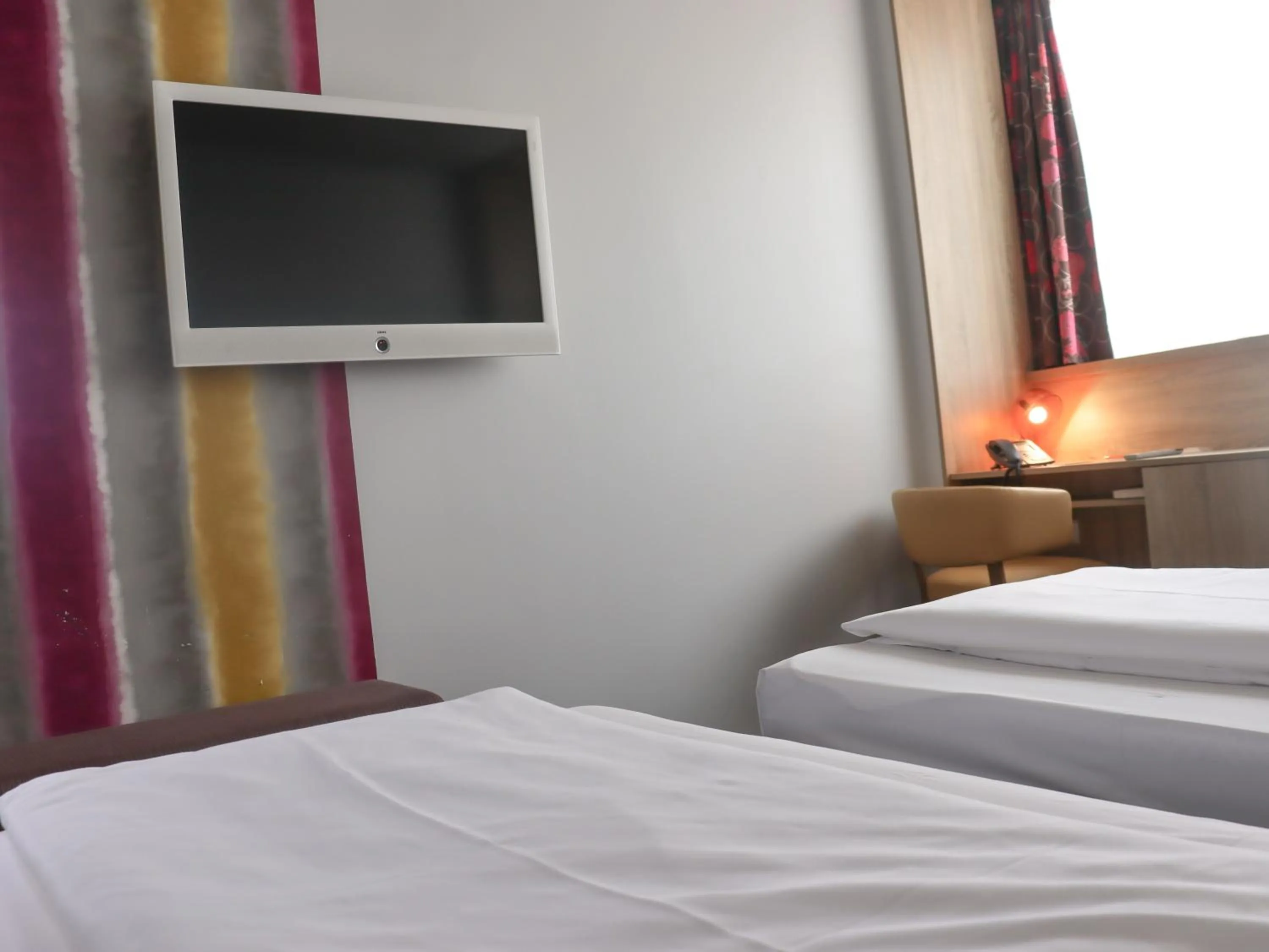 Photo of the whole room, Bed in Simm's Hotel - cityhotel next to Metro U3