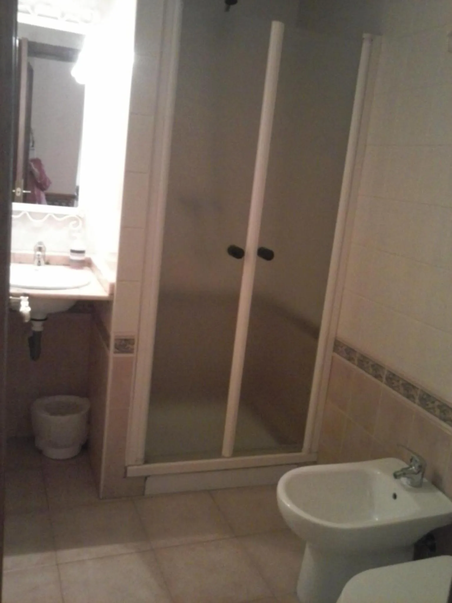 Shower in Pension Doña Trinidad