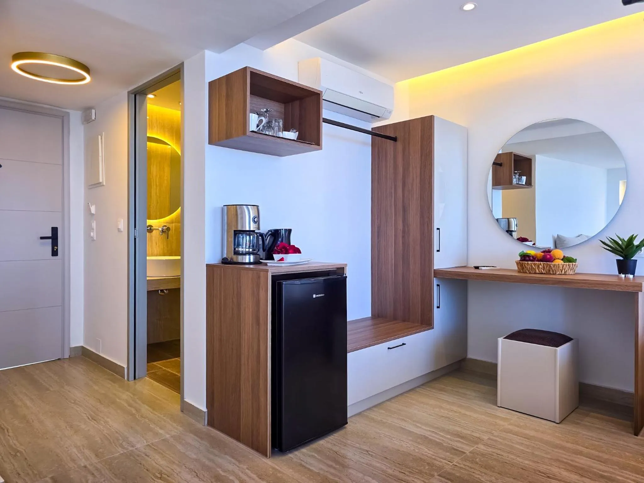 Theo Beach Hotel Apartments