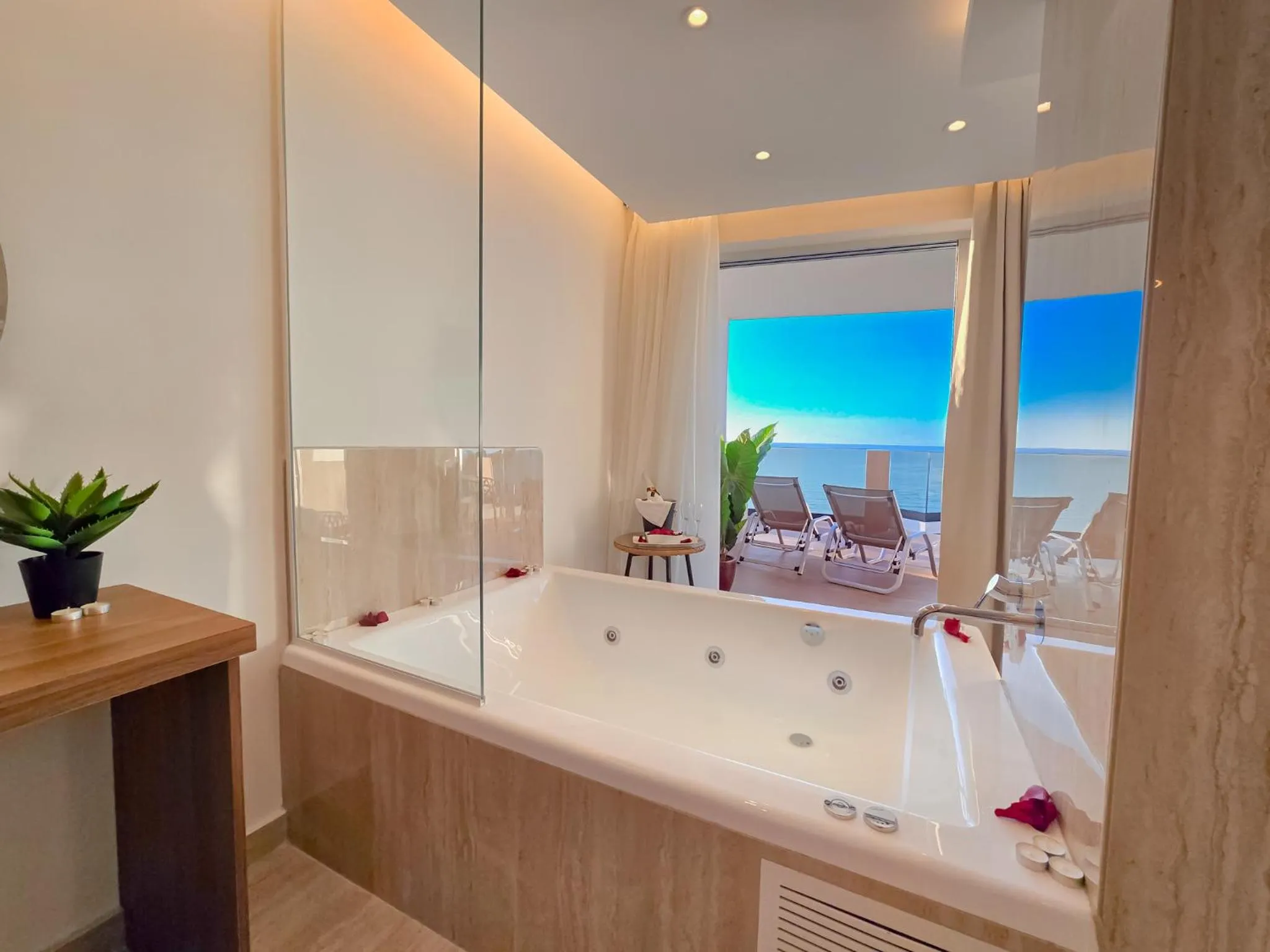 Theo Beach Hotel Apartments