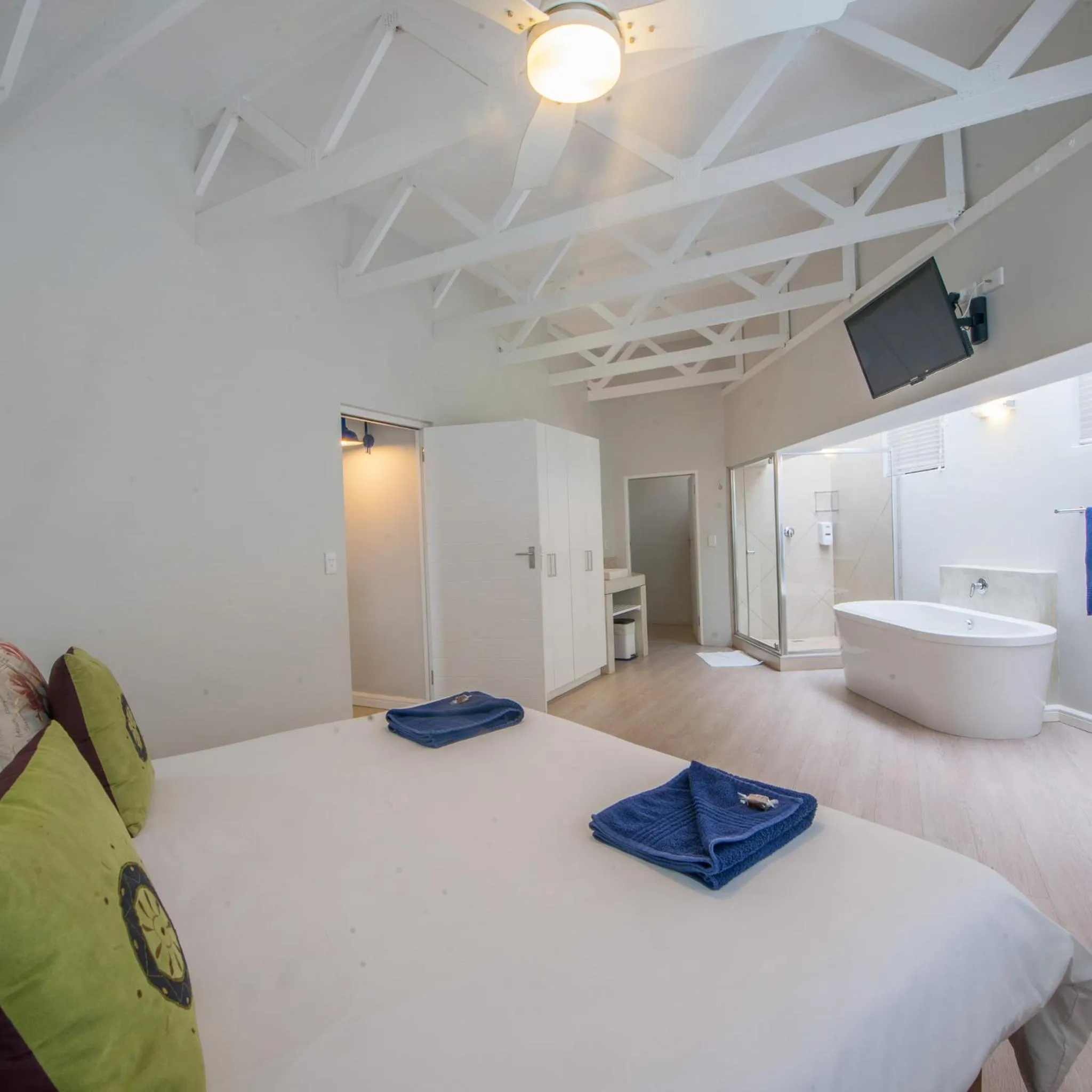 Bed in Plett Beachfront Accommodation