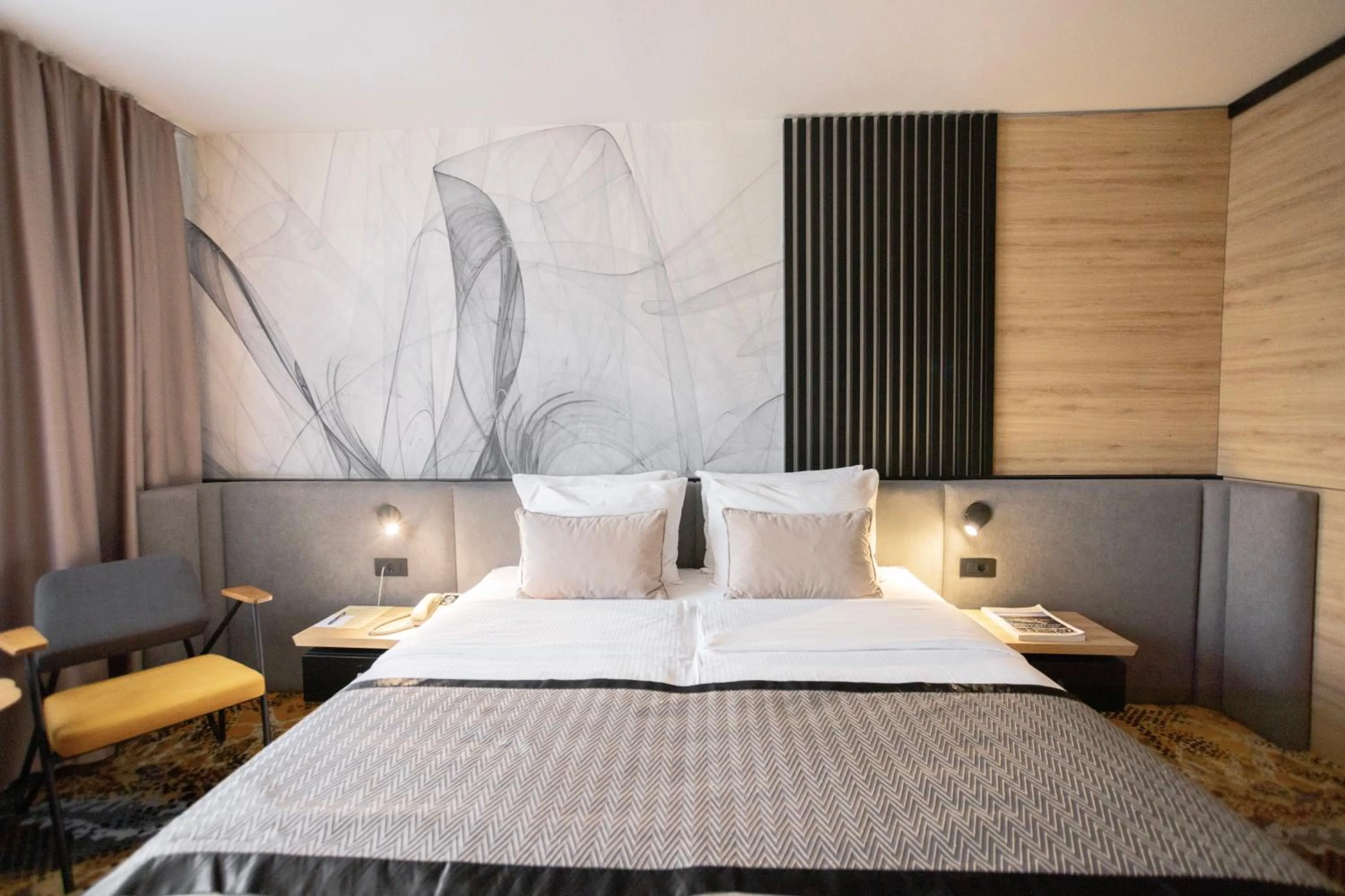 Bedroom, Bed in Hotel Holiday