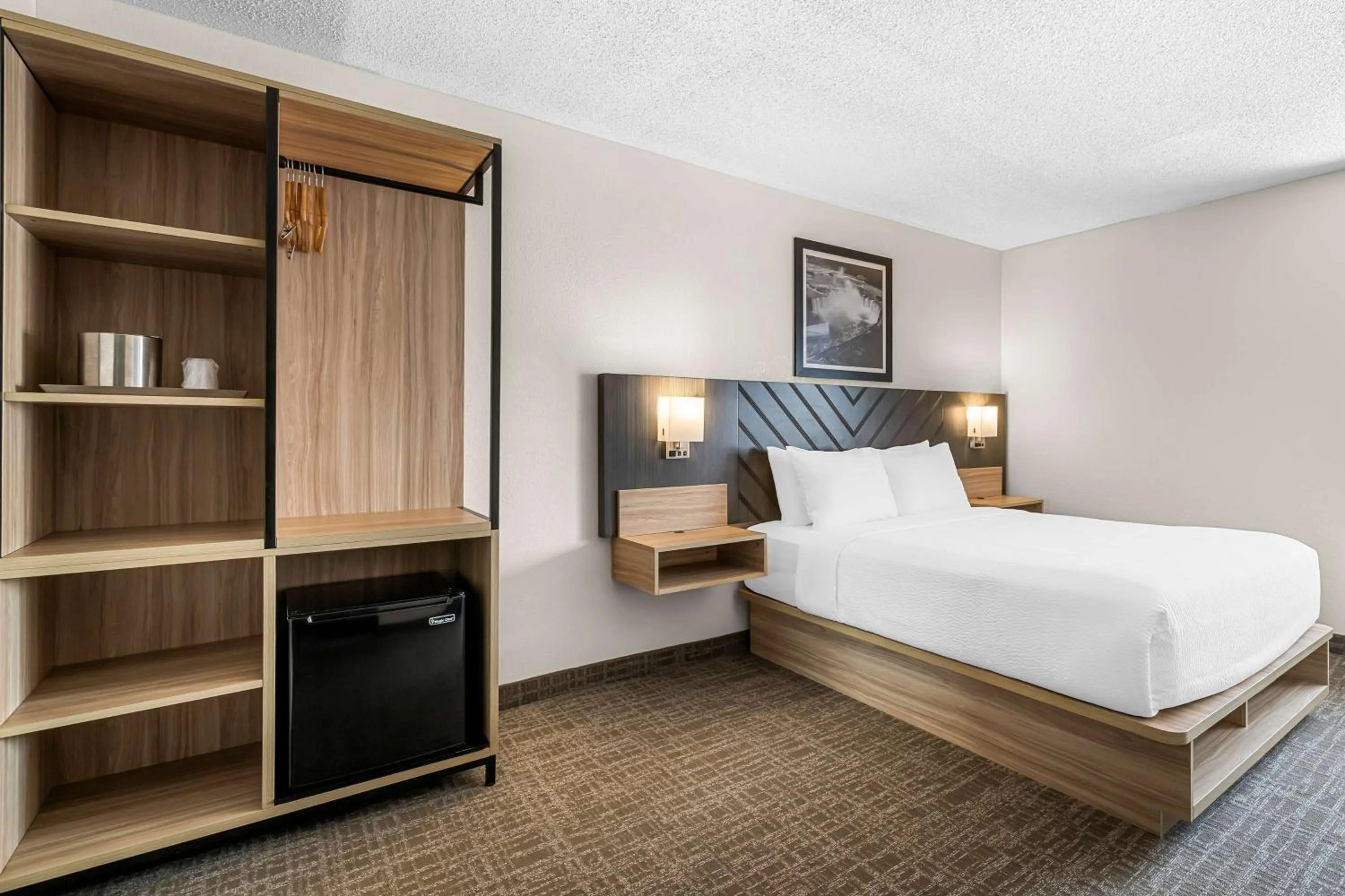 Bedroom, Bed in Best Western Buffalo Inn & Suites