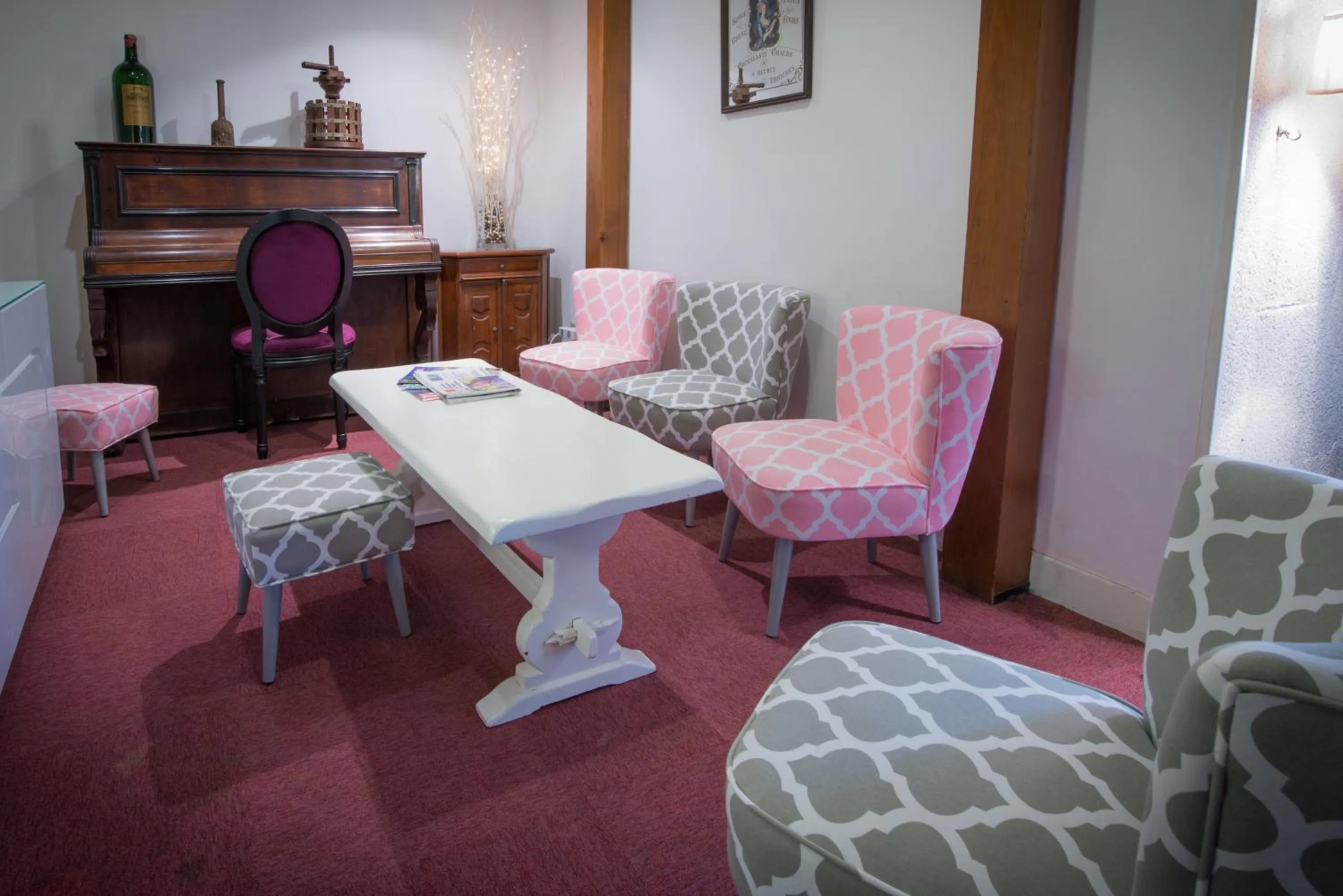 Communal lounge/ TV room in Logis Hotels - Au Colombier du Touron