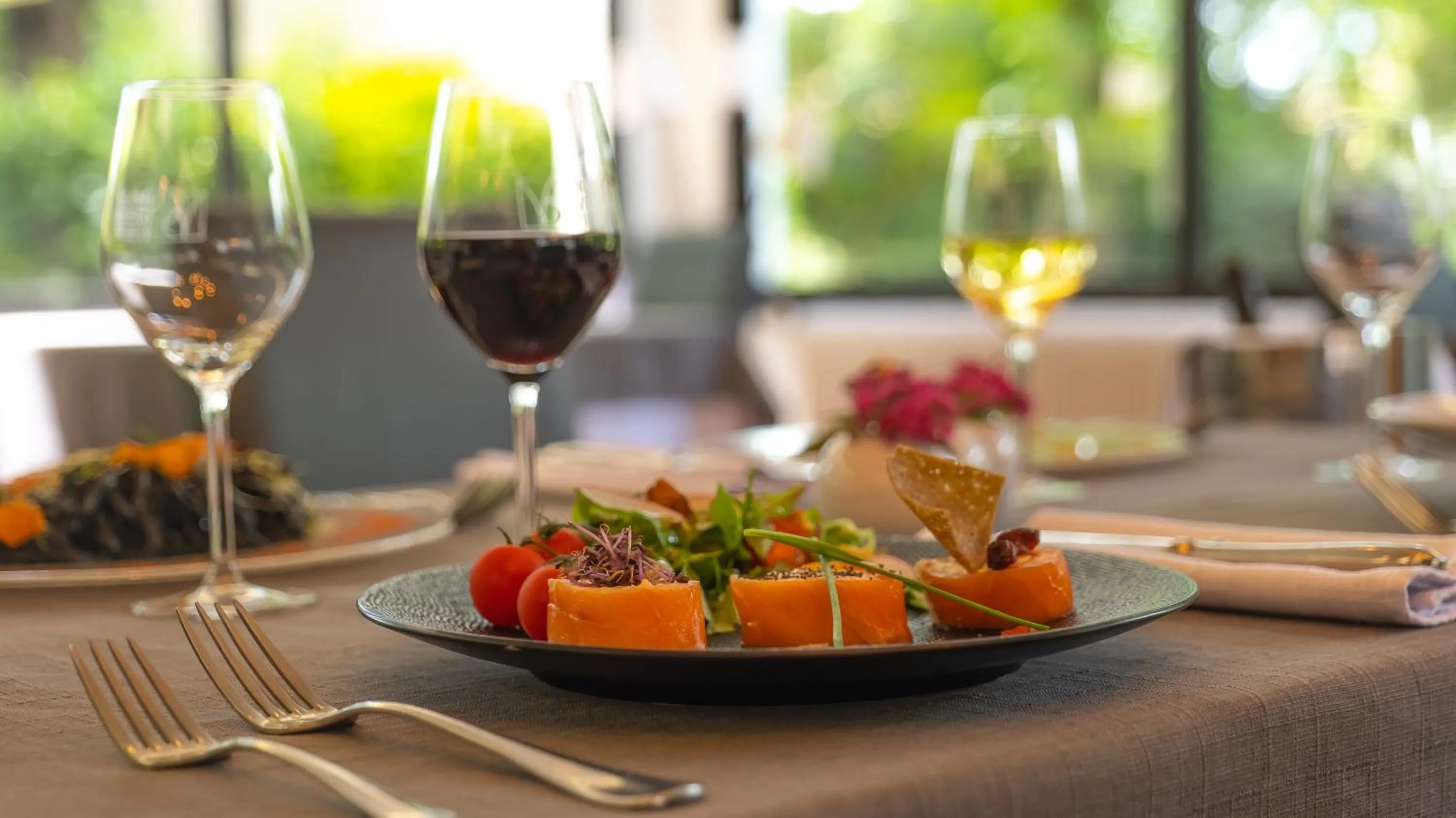 Restaurant/places to eat in Logis Hotels - Au Colombier du Touron