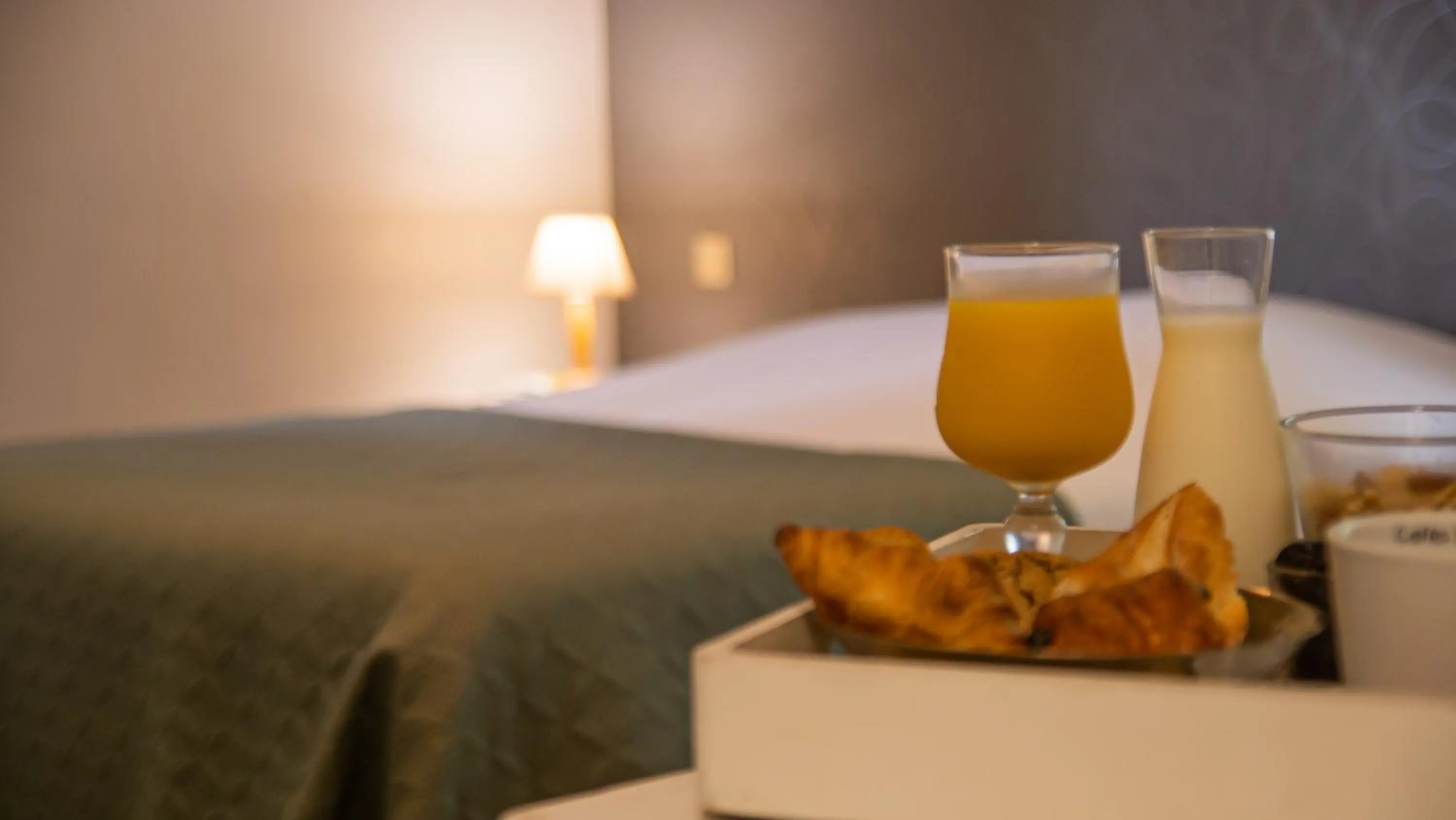 Bed in Logis Hotels - Au Colombier du Touron