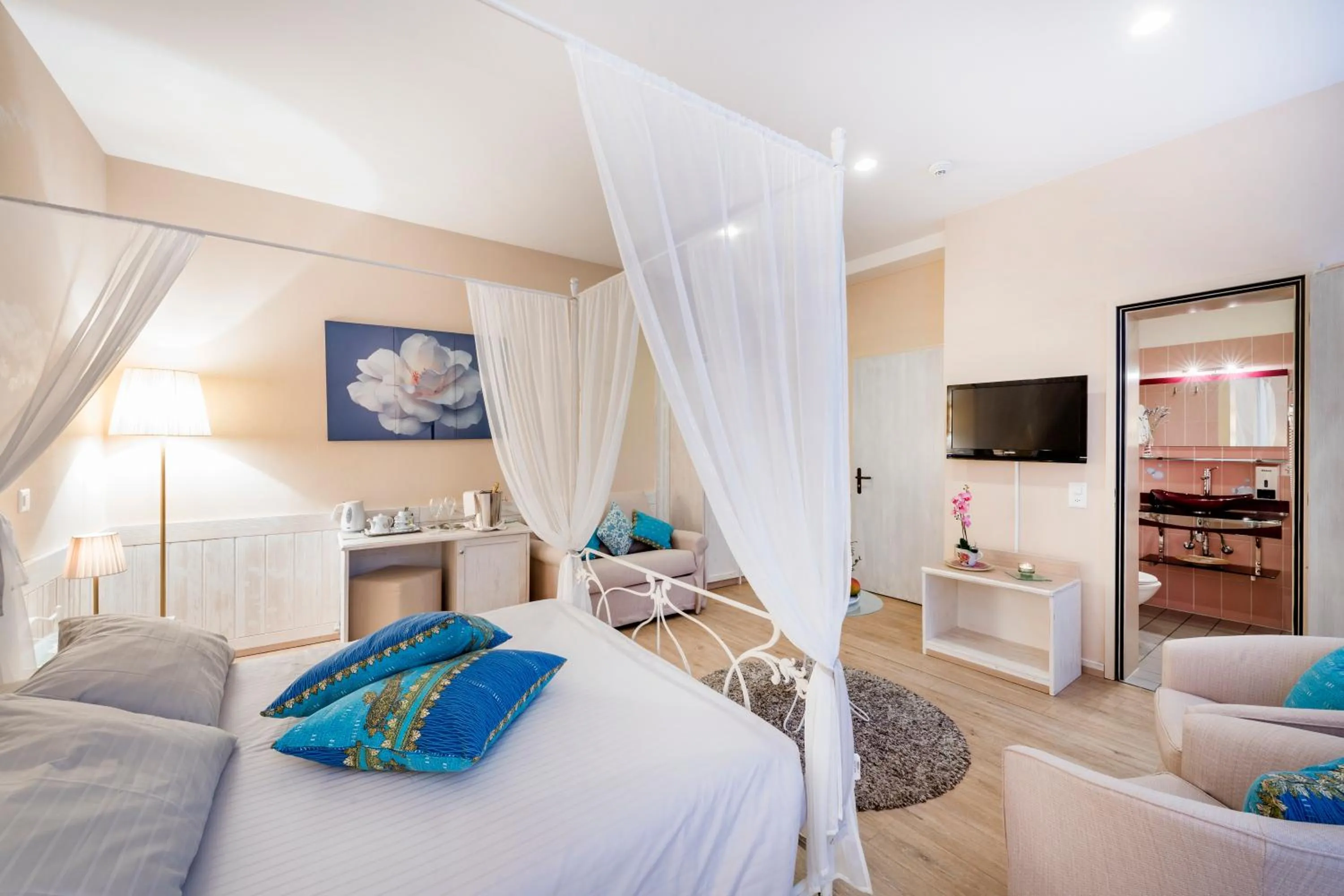 TV and multimedia, Bed in Albergo Ristorante La Palma