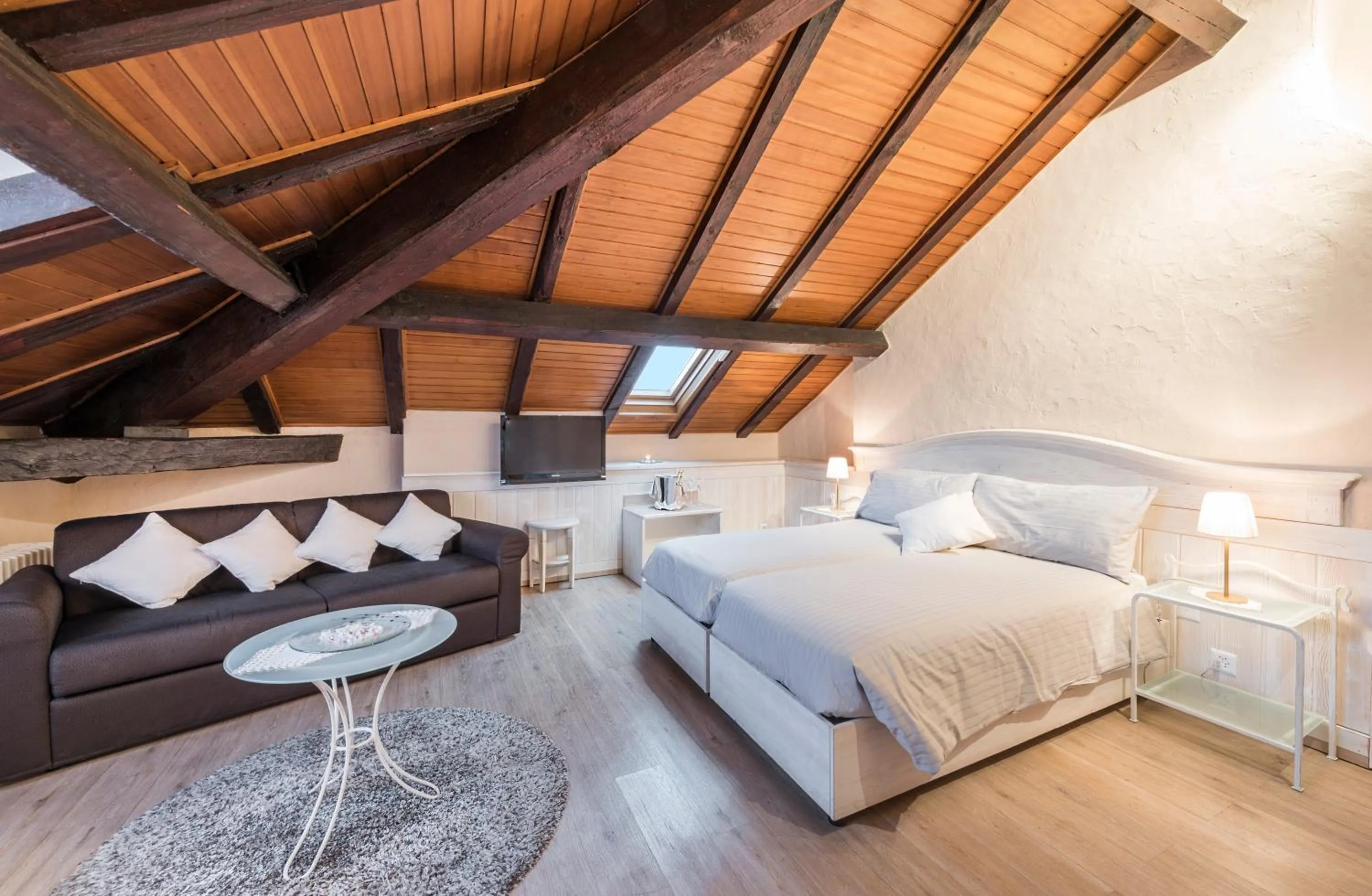 TV and multimedia, Bed in Albergo Ristorante La Palma