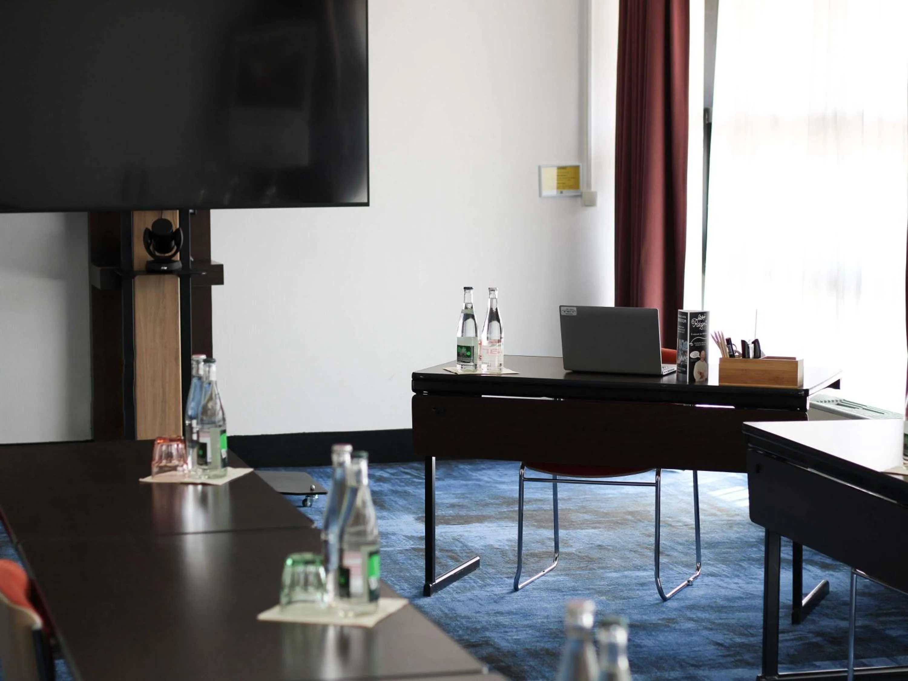 Business facilities in ibis Styles Evry Courcouronnes Hotel and Events