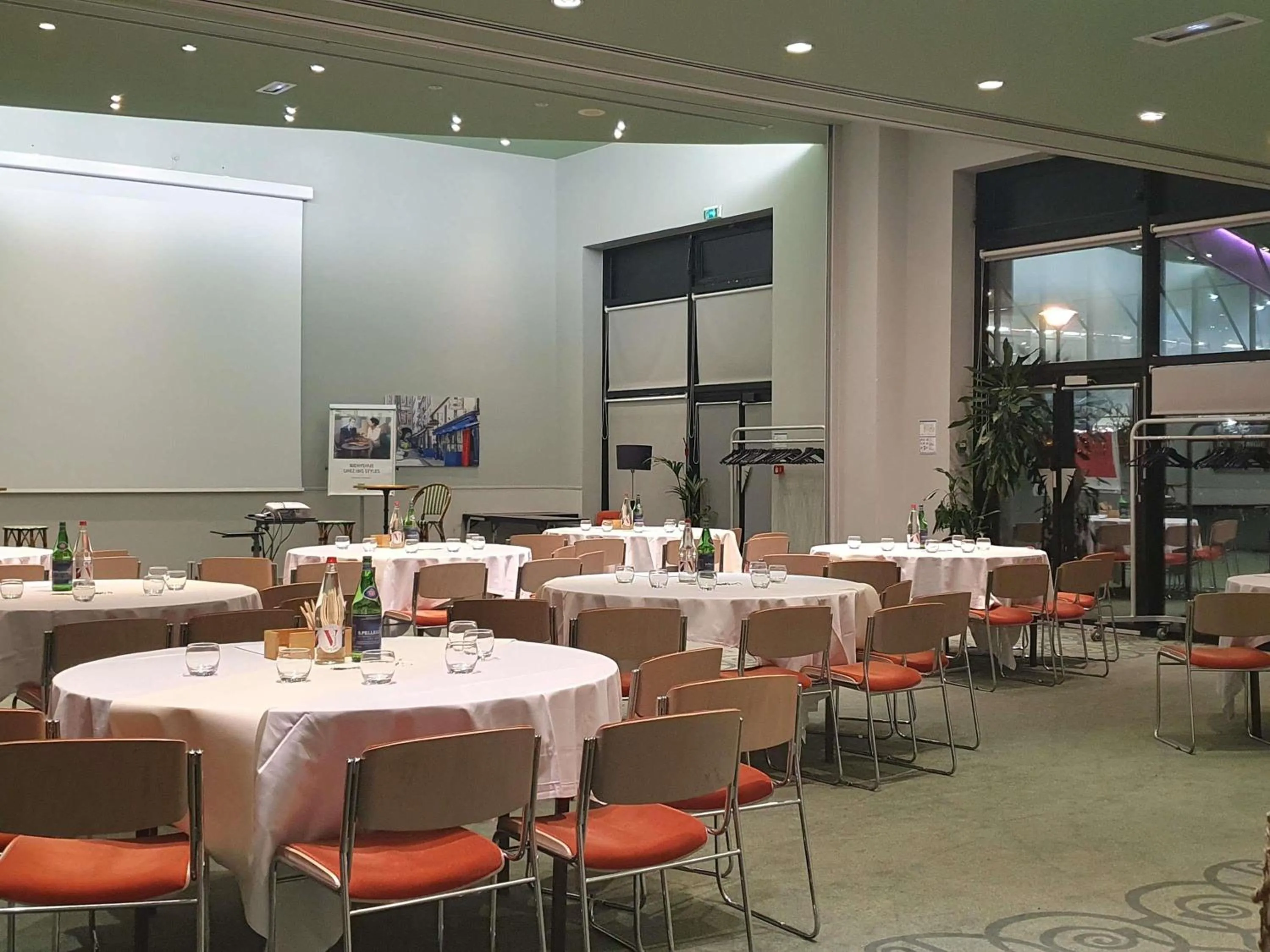 Meeting/conference room in ibis Styles Evry Courcouronnes Hotel and Events