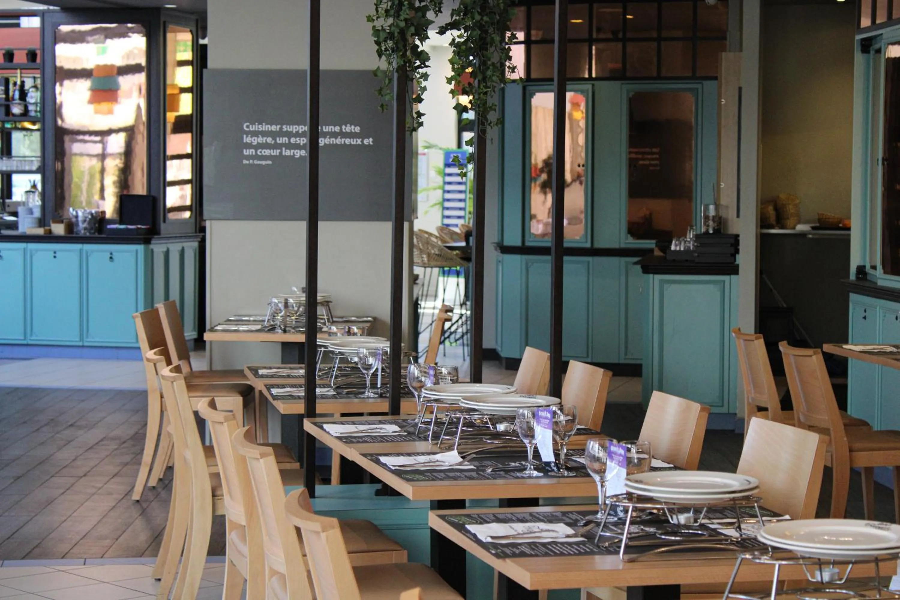 Restaurant/places to eat in ibis Styles Evry Courcouronnes Hotel and Events