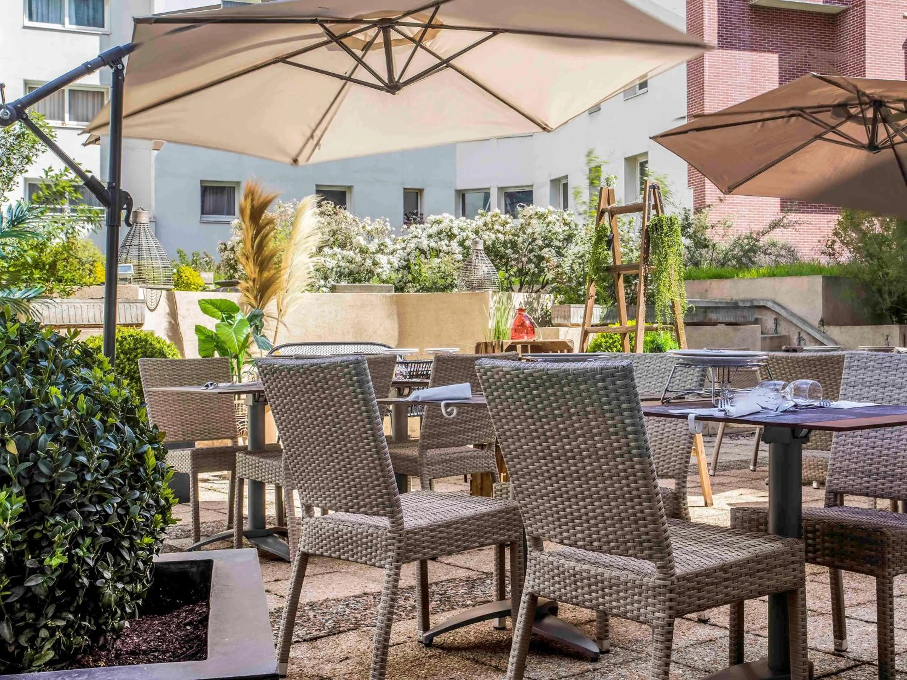 Patio in ibis Styles Evry Courcouronnes Hotel and Events